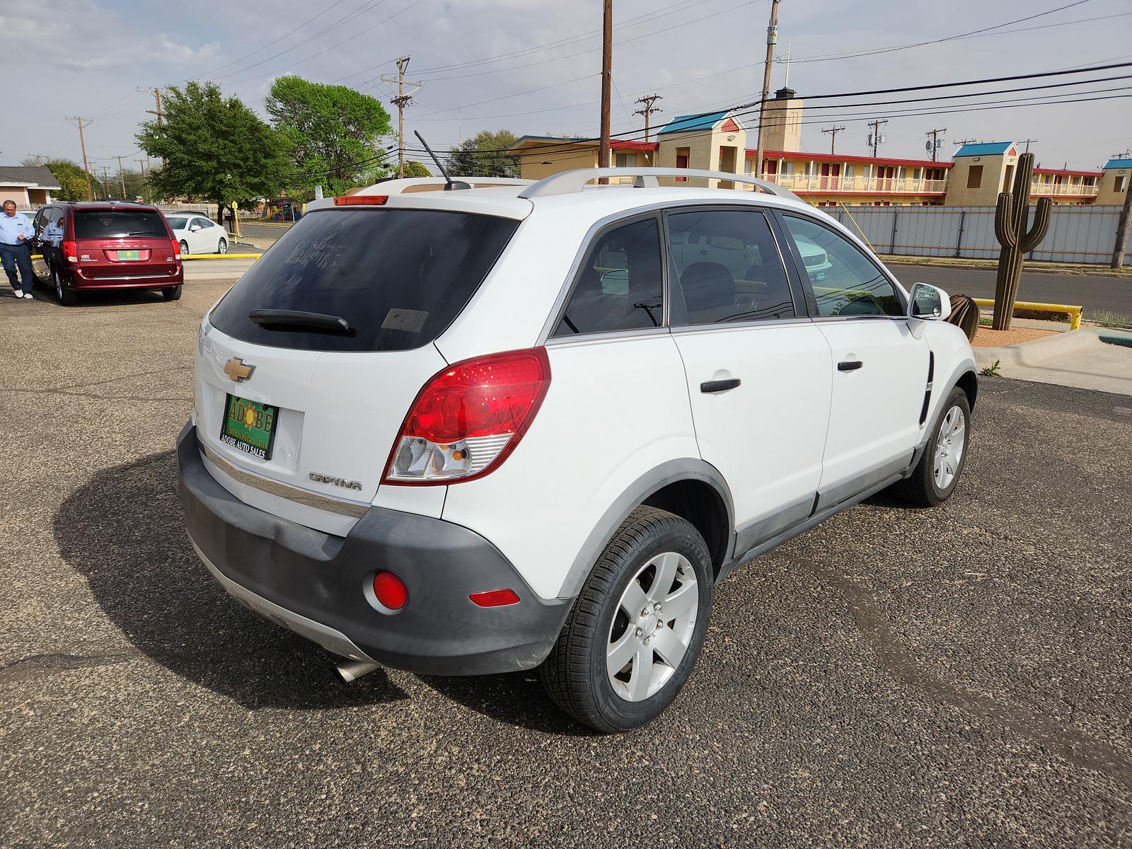 2012 Arctic Ice /Black Chevrolet Captiva Sport Fleet LS w/2LS (3GNAL2EK3CS) with an ENGINE, 2.4L DOHC 4-CYLINDER SIDI (SPARK IGNITION DIRECT INJECTION) engine, located at 4711 Ave Q, Lubbock, TX, 79412, (806) 687-2362, 33.551304, -101.855293 - Photo #4