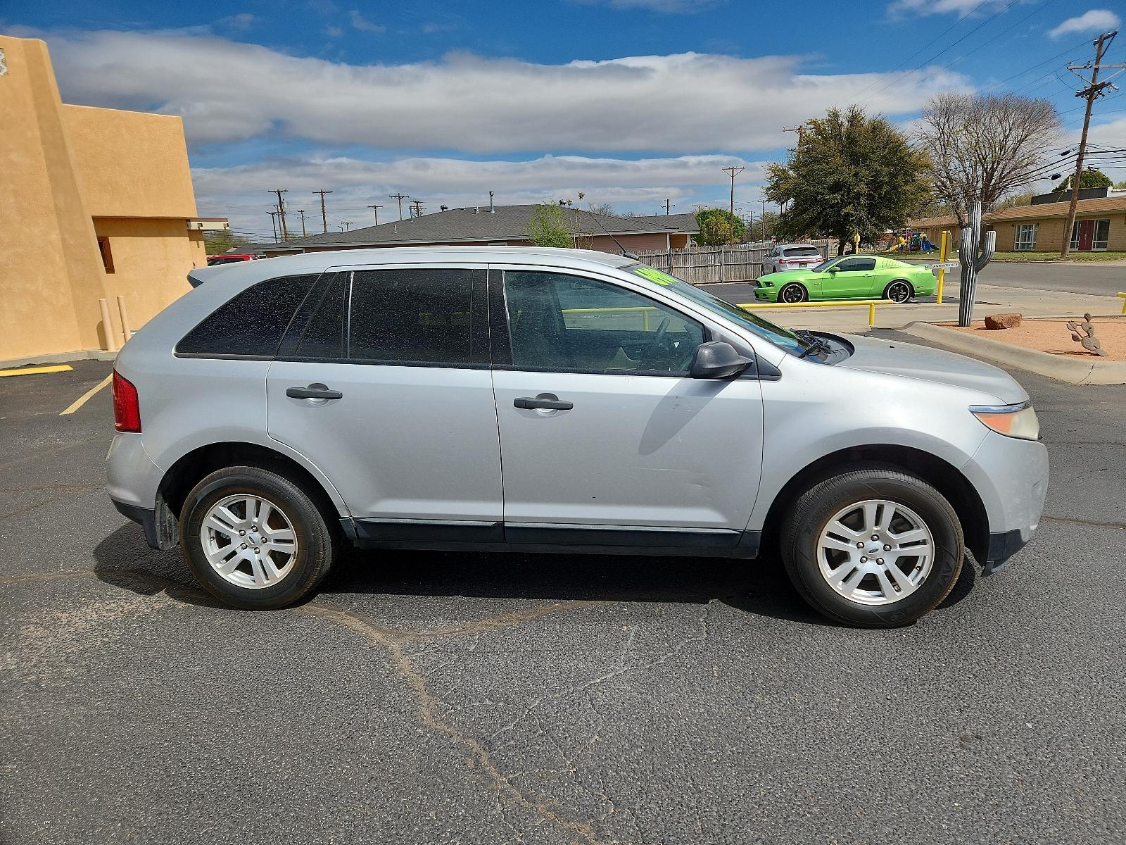2012 Ingot Silver Metallic /Charcoal Black Cloth Interior Ford Edge SE (2FMDK3GC8CB) with an 3.5L TI-VCT V6 ENGINE engine, located at 4711 Ave Q, Lubbock, TX, 79412, (806) 687-2362, 33.551304, -101.855293 - Photo #5
