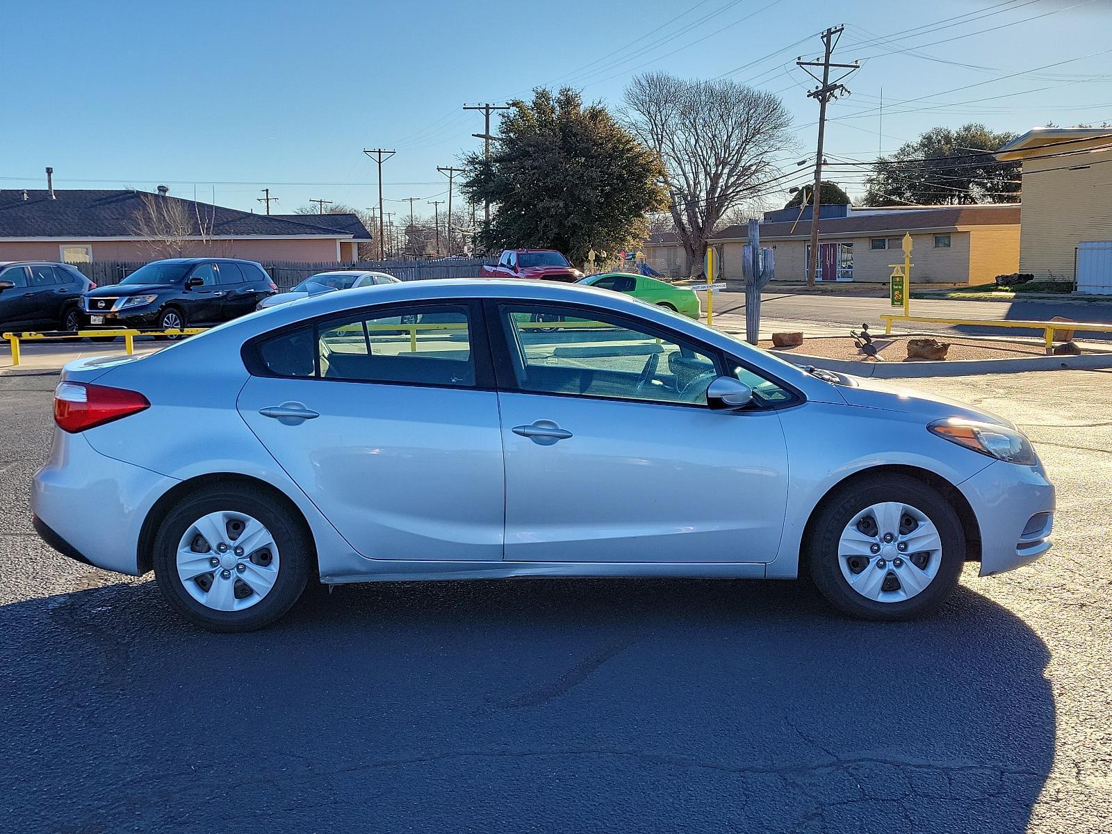 2016 Silky Silver /Black, cloth Kia Forte LX (KNAFK4A66G5) with an Engine: 1.8L I4 DOHC D-CVVT MPI engine, located at 4711 Ave Q, Lubbock, TX, 79412, (806) 687-2362, 33.551304, -101.855293 - Photo #4
