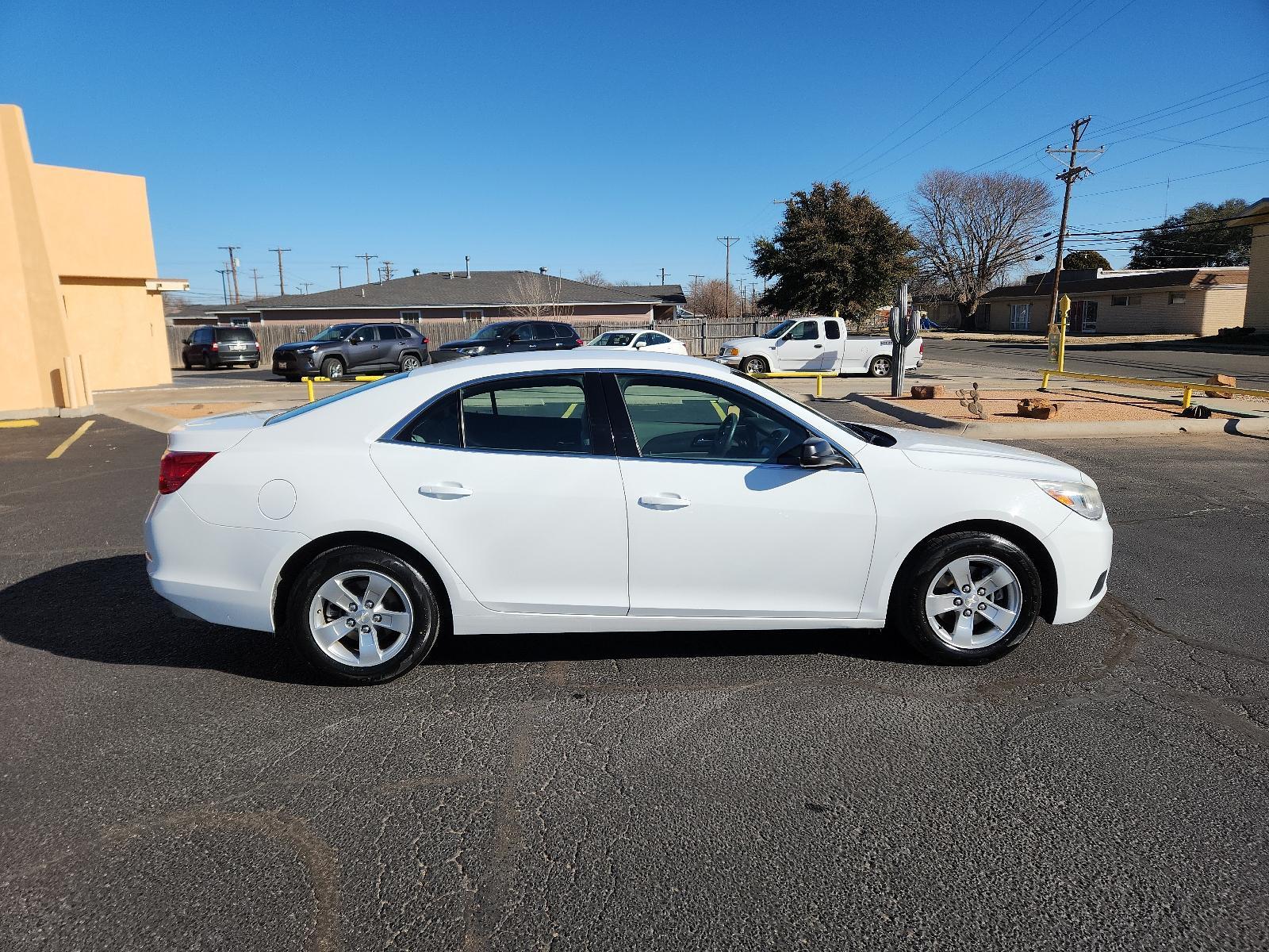 2016 White /Gray Chevrolet Malibu Limited LS (1G11A5SA6GF) with an ENGINE, 2.5L DOHC 4-CYLINDER SIDI engine, located at 4711 Ave Q, Lubbock, TX, 79412, (806) 687-2362, 33.551304, -101.855293 - Photo #5