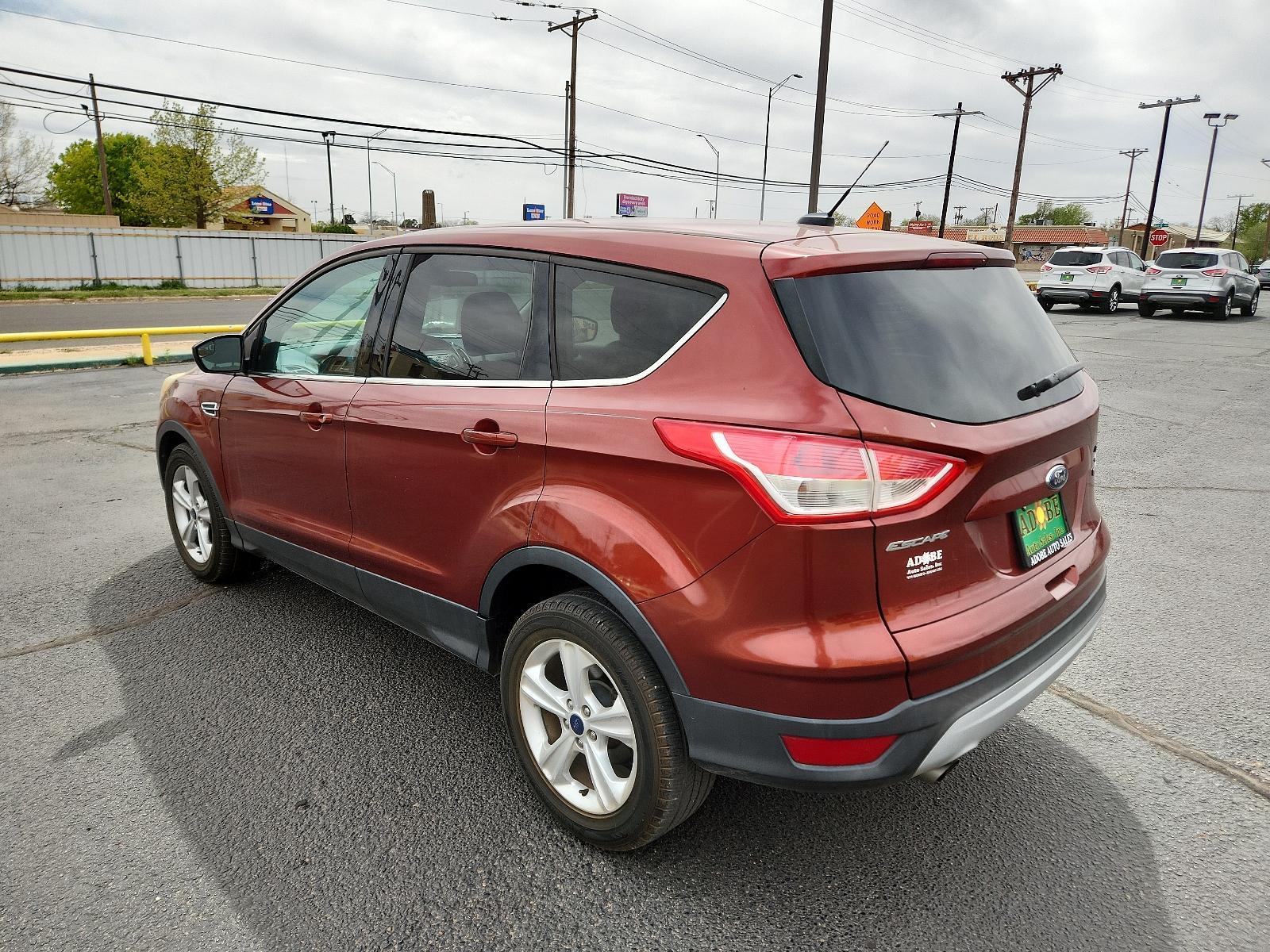 2014 Sunset /Charcoal Black Ford Escape SE (1FMCU0GX5EU) with an ENGINE: 1.6L ECOBOOST engine, located at 4711 Ave Q, Lubbock, TX, 79412, (806) 687-2362, 33.551304, -101.855293 - Photo #2