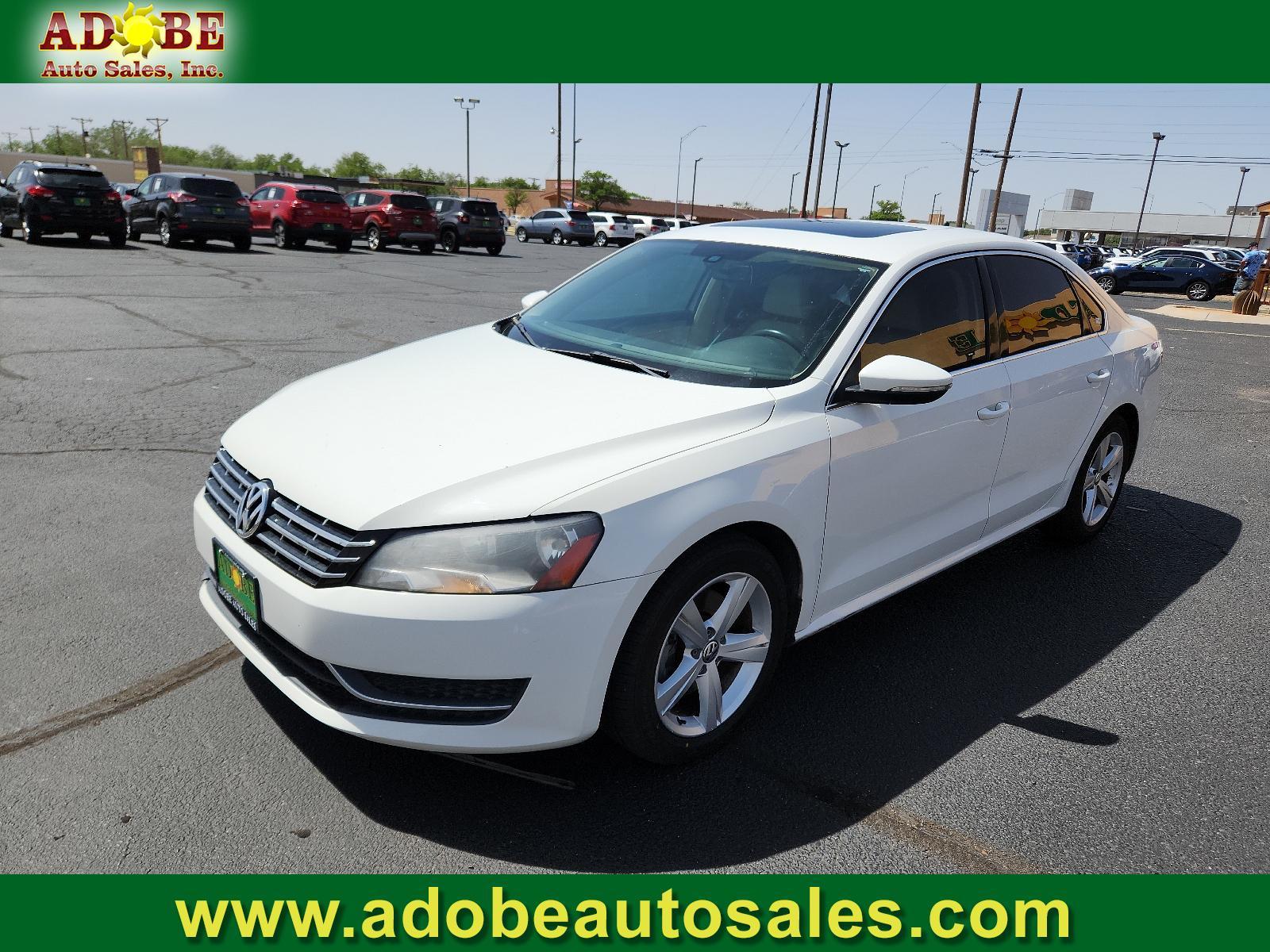 2012 Candy White /Beige Leatherette Interior Volkswagen Passat SE w/Sunroof and Nav PZEV (1VWBP7A33CC) with an 2.5L MPFI DOHC 20-valve I5 PZEV engine -inc: 118 mph speed limiter engine, located at 4711 Ave Q, Lubbock, TX, 79412, (806) 687-2362, 33.551304, -101.855293 - Photo #0