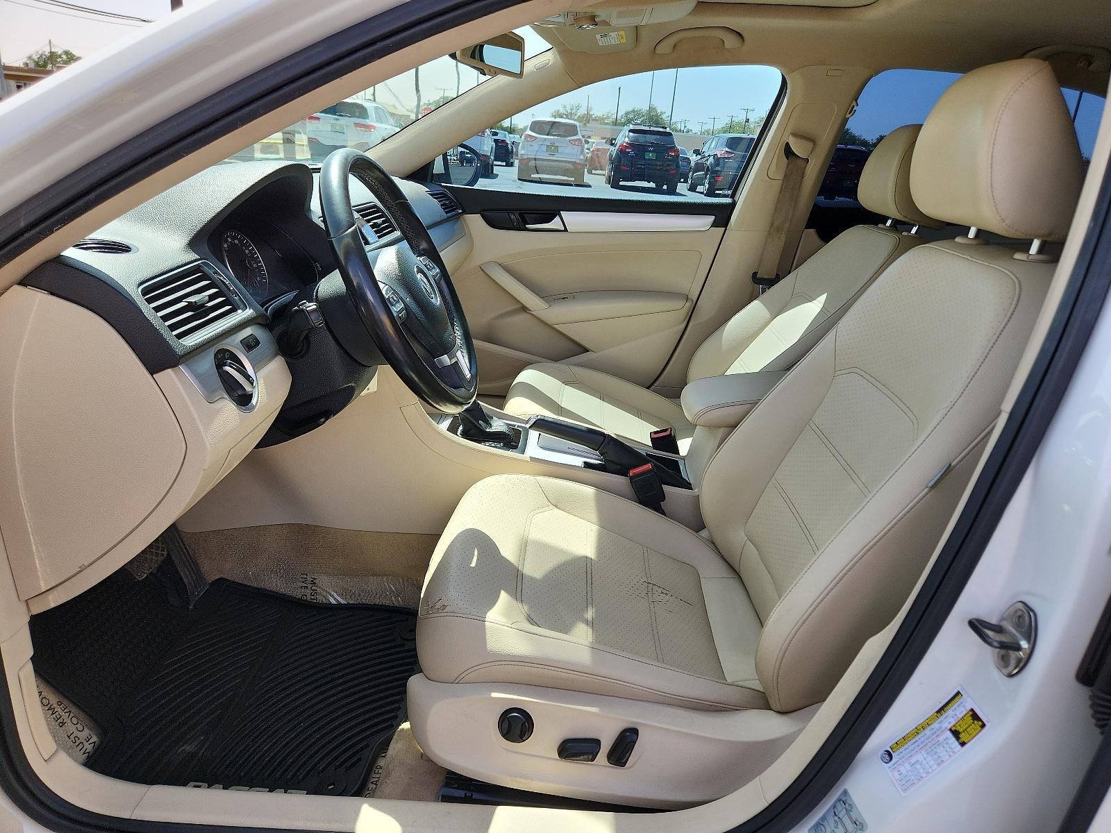 2012 Candy White /Beige Leatherette Interior Volkswagen Passat SE w/Sunroof and Nav PZEV (1VWBP7A33CC) with an 2.5L MPFI DOHC 20-valve I5 PZEV engine -inc: 118 mph speed limiter engine, located at 4711 Ave Q, Lubbock, TX, 79412, (806) 687-2362, 33.551304, -101.855293 - Photo #12