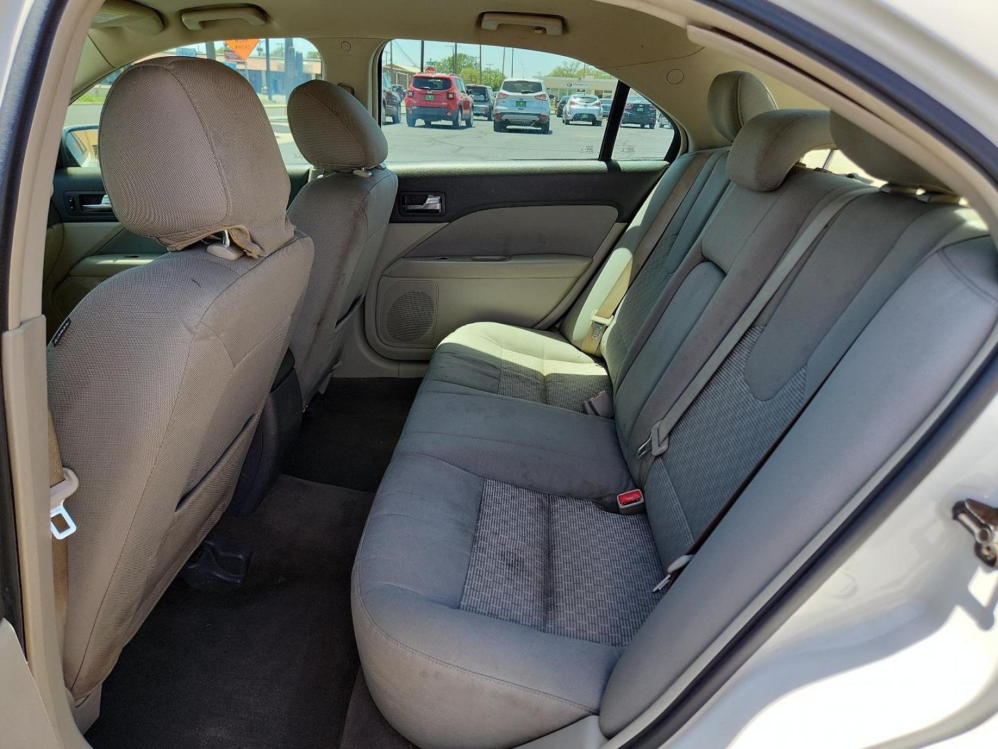 2012 White Suede /Camel Cloth Interior Ford Fusion SE (3FAHP0HA9CR) with an 2.5L 16V I4 DURATEC ENGINE engine, located at 4711 Ave Q, Lubbock, TX, 79412, (806) 687-2362, 33.551304, -101.855293 - Photo#9