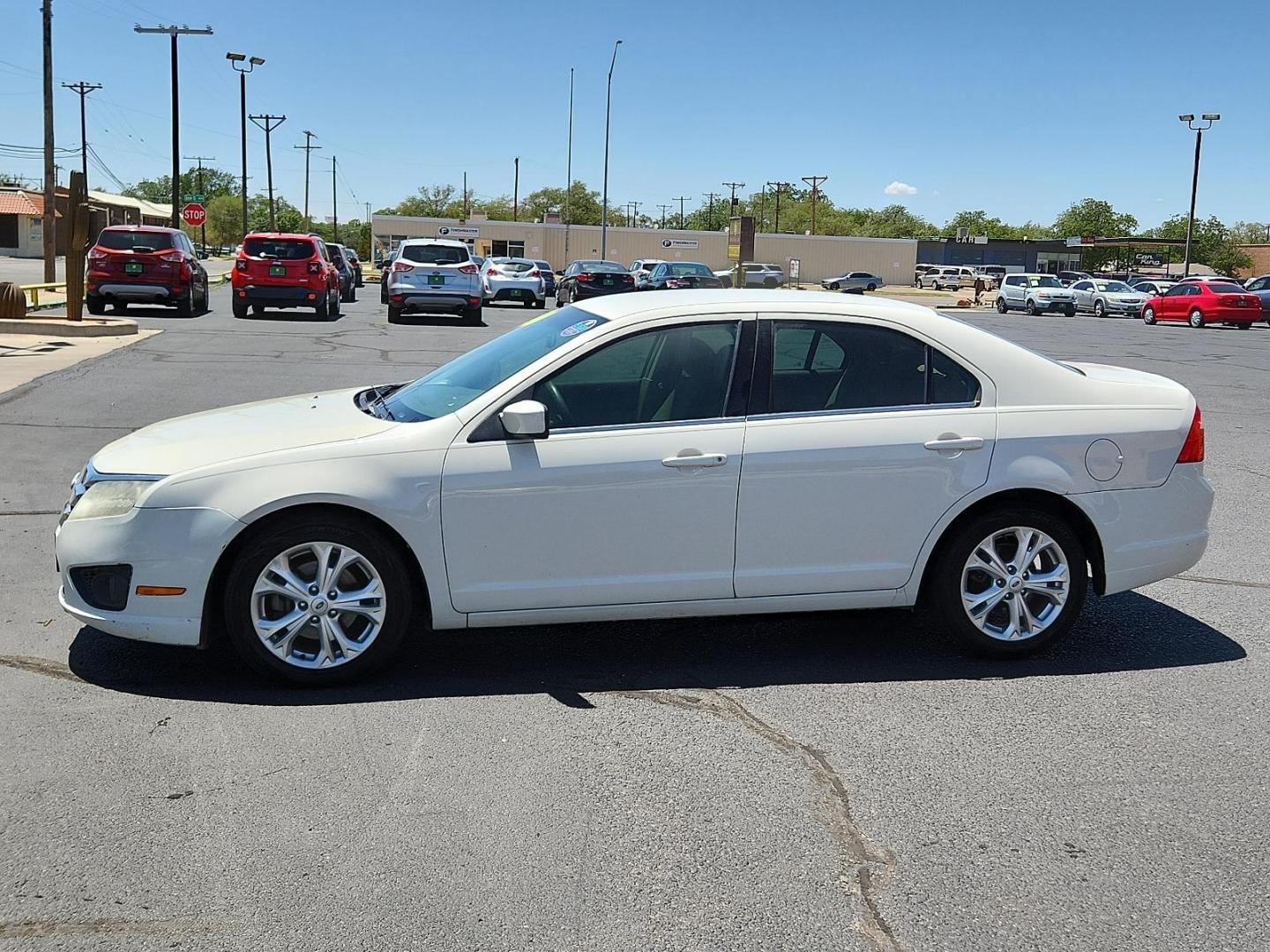 2012 White Suede /Camel Cloth Interior Ford Fusion SE (3FAHP0HA9CR) with an 2.5L 16V I4 DURATEC ENGINE engine, located at 4711 Ave Q, Lubbock, TX, 79412, (806) 687-2362, 33.551304, -101.855293 - Photo#1