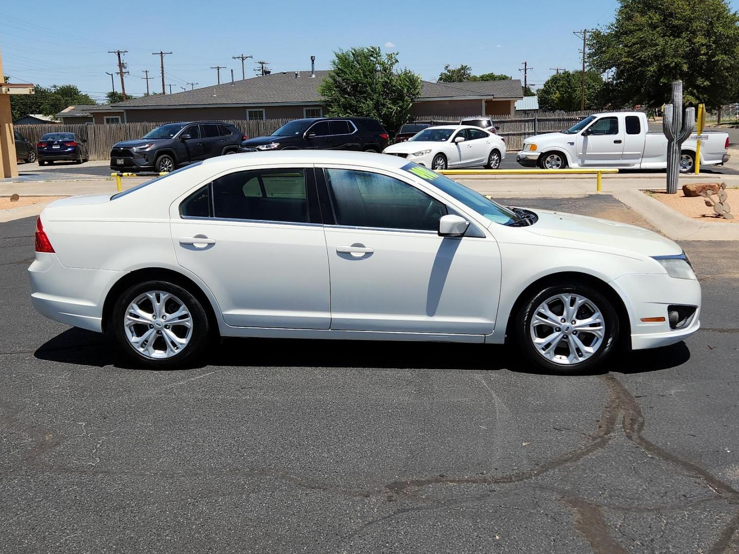 2012 White Suede /Camel Cloth Interior Ford Fusion SE (3FAHP0HA9CR) with an 2.5L 16V I4 DURATEC ENGINE engine, located at 4711 Ave Q, Lubbock, TX, 79412, (806) 687-2362, 33.551304, -101.855293 - Photo#5