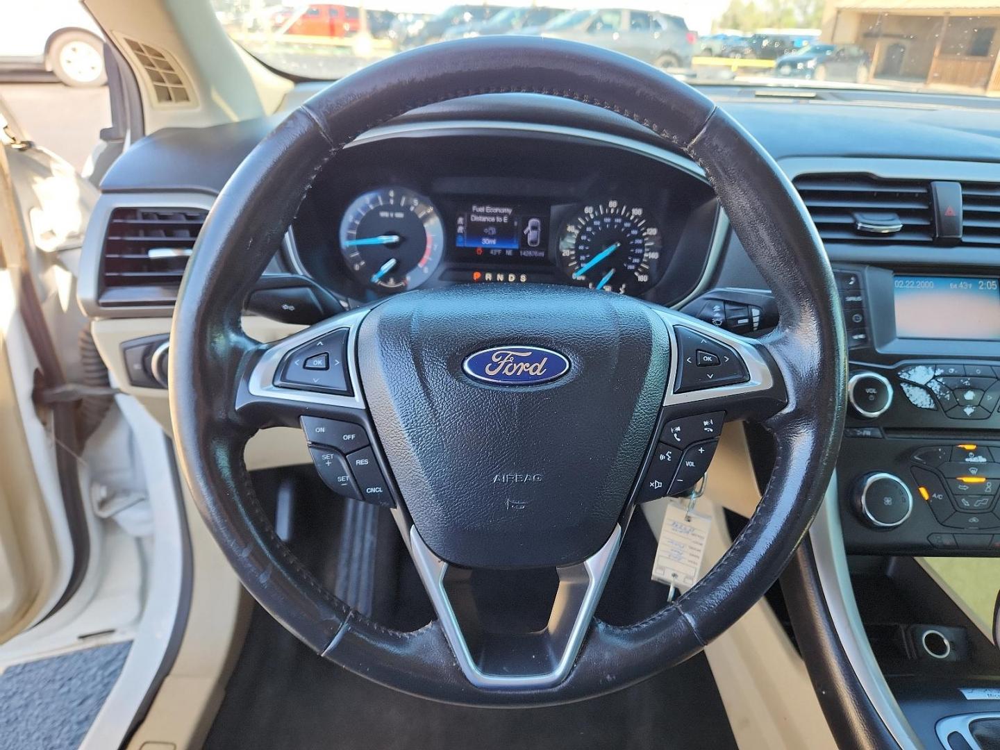 2013 Oxford White /Charcoal Black Ford Fusion SE (3FA6P0HR5DR) with an 1.6L ECOBOOST GTDI I4 ENGINE engine, located at 4711 Ave Q, Lubbock, TX, 79412, (806) 687-2362, 33.551304, -101.855293 - Photo#18