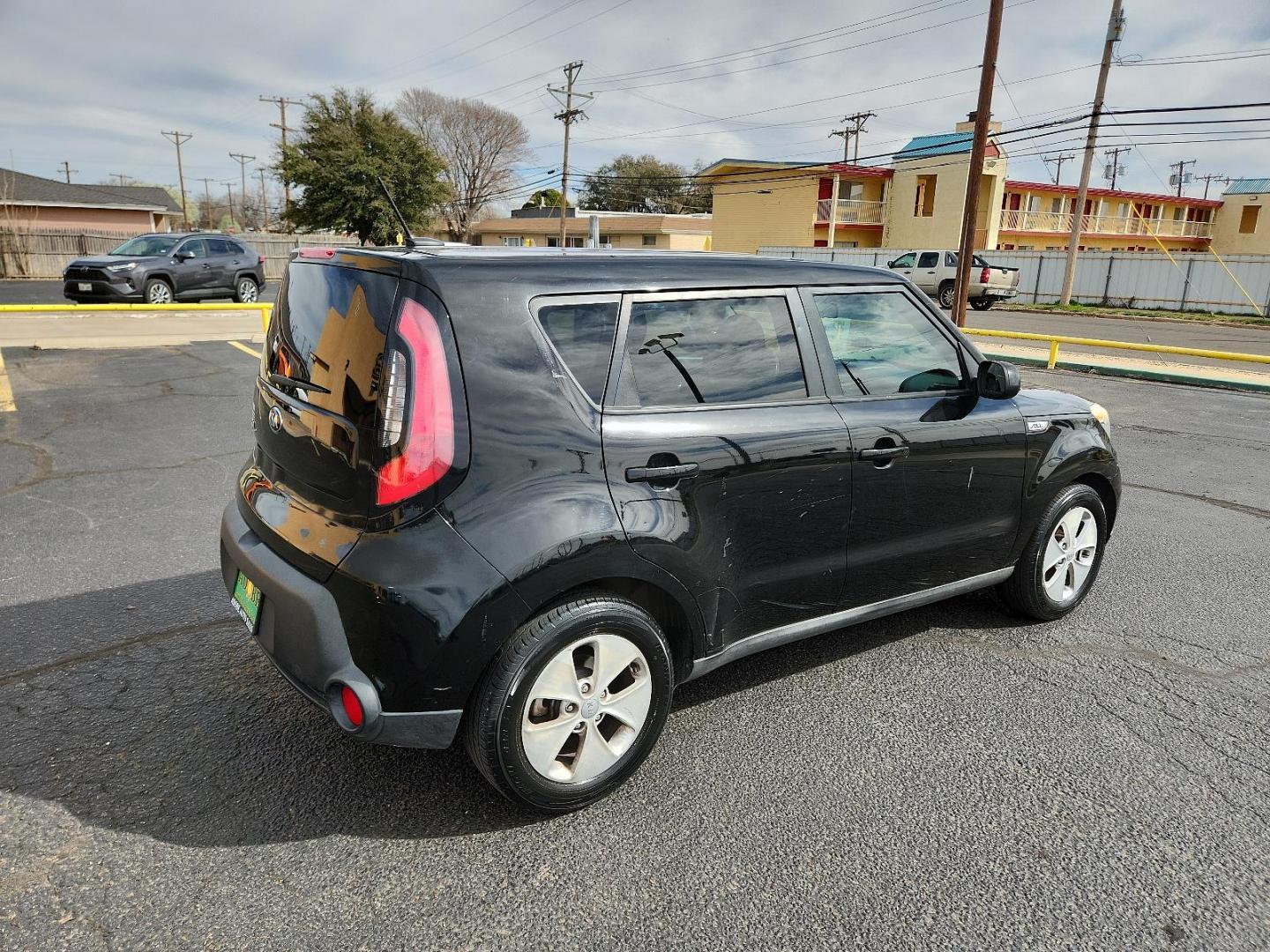 2015 Shadow Black /Black Kia Soul Base (KNDJN2A23F7) with an Engine: 1.6L Gamma GDI I4 engine, located at 4711 Ave Q, Lubbock, TX, 79412, (806) 687-2362, 33.551304, -101.855293 - Photo#4