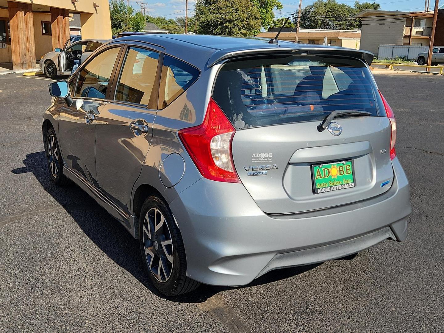 2015 Magnetic Gray Metallic /Charcoal Nissan Versa Note SR (3N1CE2CP0FL) with an Engine: 1.6L DOHC 16-Valve 4-Cylinder engine, located at 4711 Ave Q, Lubbock, TX, 79412, (806) 687-2362, 33.551304, -101.855293 - Photo#2