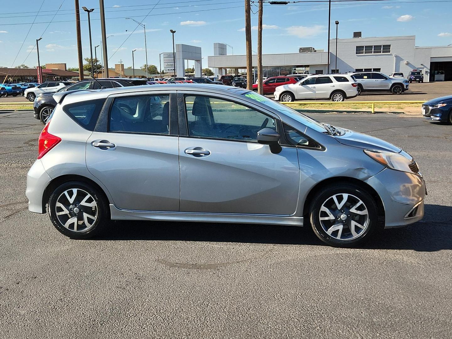 2015 Magnetic Gray Metallic /Charcoal Nissan Versa Note SR (3N1CE2CP0FL) with an Engine: 1.6L DOHC 16-Valve 4-Cylinder engine, located at 4711 Ave Q, Lubbock, TX, 79412, (806) 687-2362, 33.551304, -101.855293 - Photo#4