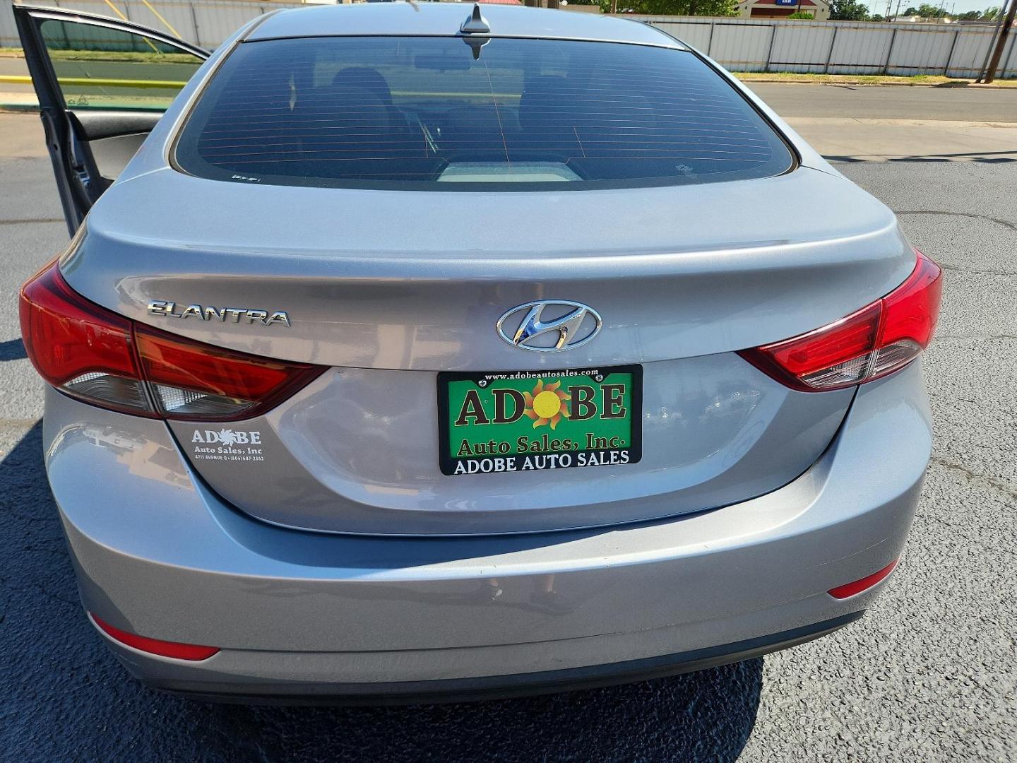 2016 Quartz White Pearl - W8 /Beige - YVF Hyundai Elantra SE (5NPDH4AE6GH) with an Engine:1.8L DOHC 16V 4-Cylinder D-CVVT MPI engine, located at 4711 Ave Q, Lubbock, TX, 79412, (806) 687-2362, 33.551304, -101.855293 - Photo#15