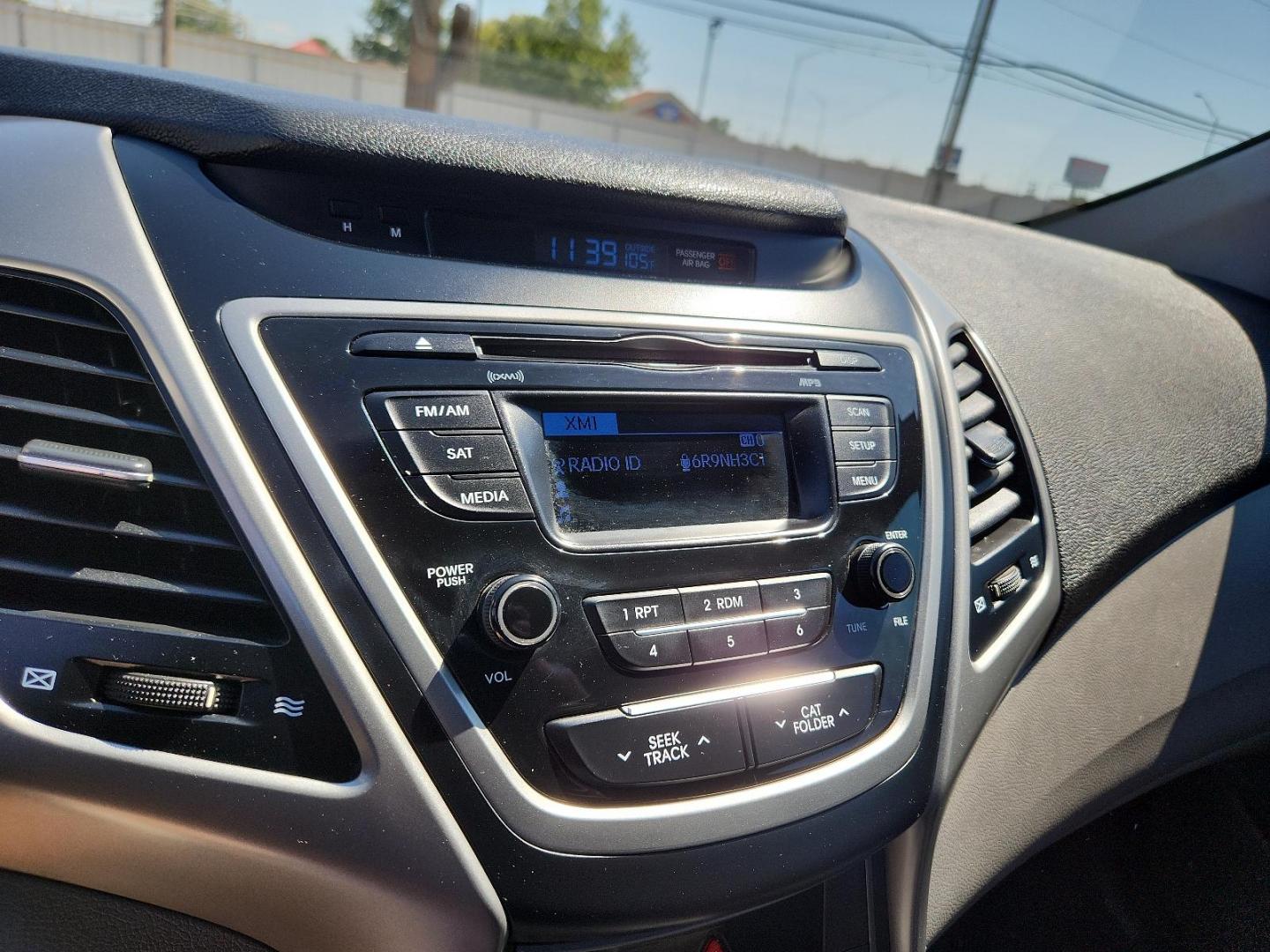 2016 Quartz White Pearl - W8 /Beige - YVF Hyundai Elantra SE (5NPDH4AE6GH) with an Engine:1.8L DOHC 16V 4-Cylinder D-CVVT MPI engine, located at 4711 Ave Q, Lubbock, TX, 79412, (806) 687-2362, 33.551304, -101.855293 - Photo#20