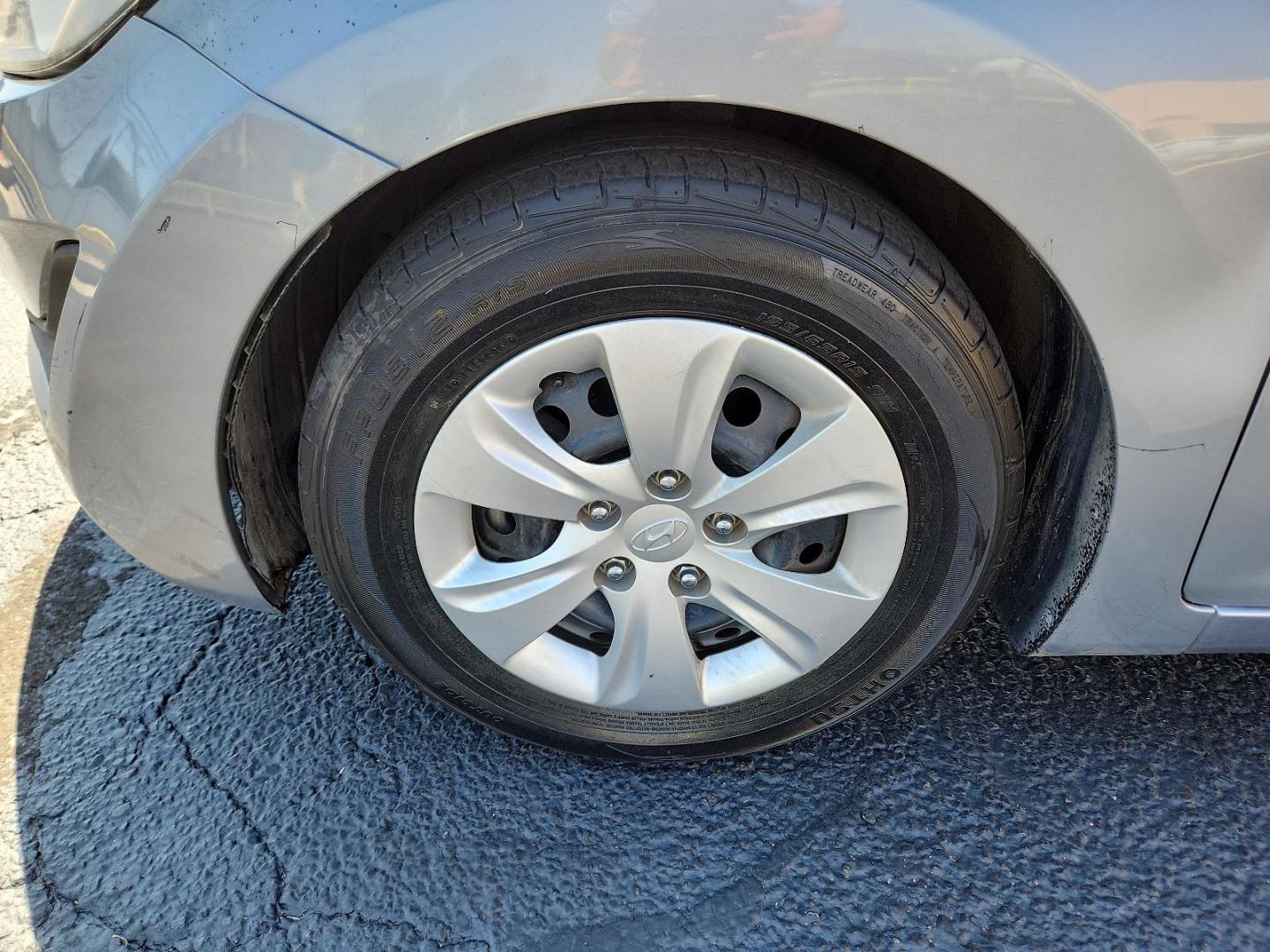 2016 Quartz White Pearl - W8 /Beige - YVF Hyundai Elantra SE (5NPDH4AE6GH) with an Engine:1.8L DOHC 16V 4-Cylinder D-CVVT MPI engine, located at 4711 Ave Q, Lubbock, TX, 79412, (806) 687-2362, 33.551304, -101.855293 - Photo#8