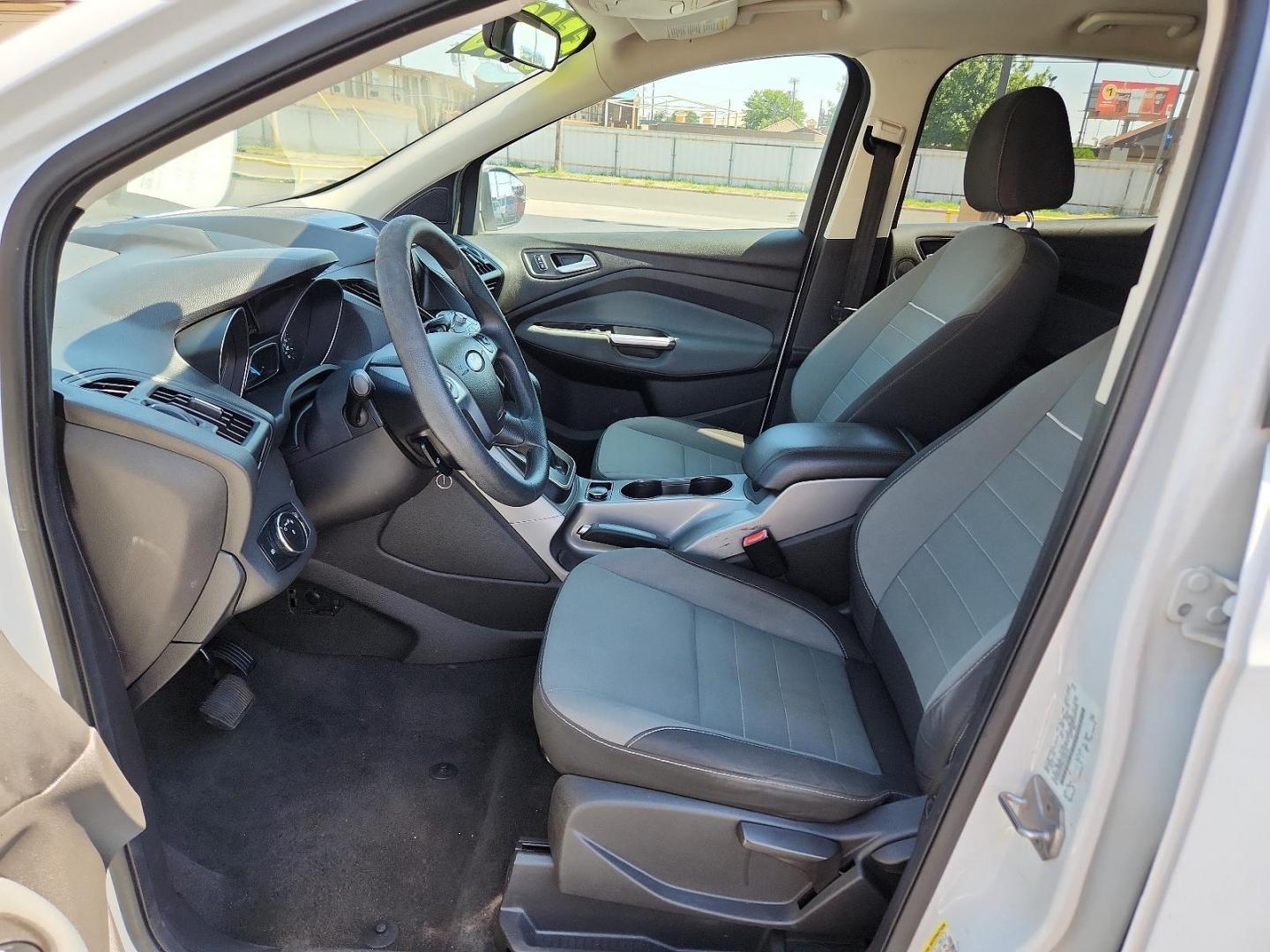 2013 Oxford White /Charcoal Black Cloth Interior Ford Escape SE (1FMCU0GX9DU) with an 1.6L I4 ECOBOOST ENGINE engine, located at 4711 Ave Q, Lubbock, TX, 79412, (806) 687-2362, 33.551304, -101.855293 - Photo#11