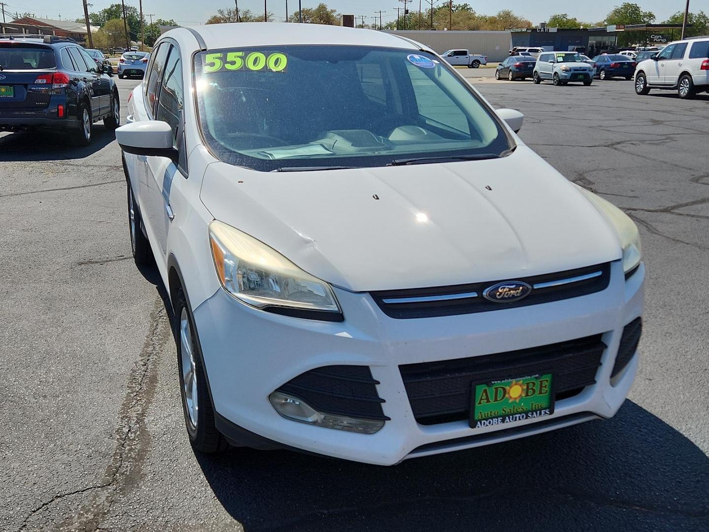 2013 Oxford White /Charcoal Black Cloth Interior Ford Escape SE (1FMCU0GX9DU) with an 1.6L I4 ECOBOOST ENGINE engine, located at 4711 Ave Q, Lubbock, TX, 79412, (806) 687-2362, 33.551304, -101.855293 - Photo#6