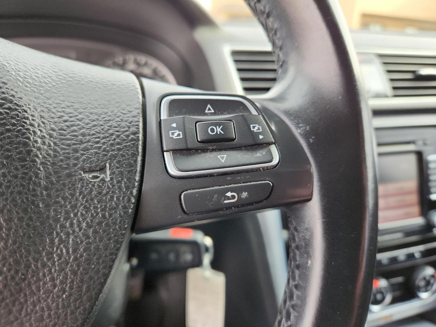 2013 Candy White Volkswagen Passat SE (1VWBP7A31DC) with an 2.5L MPFI DOHC 20-valve I5 PZEV engine -inc: 118 mph speed limiter engine, located at 4711 Ave Q, Lubbock, TX, 79412, (806) 687-2362, 33.551304, -101.855293 - Photo#18