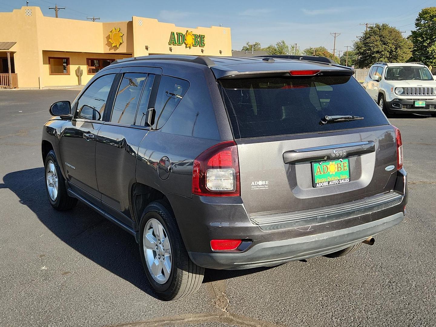 2016 Gray /Dark Slate Gray, vinyl/cloth Jeep Compass Latitude (1C4NJCEBXGD) with an ENGINE: 2.4L I4 DOHC 16V DUAL VVT engine, located at 4711 Ave Q, Lubbock, TX, 79412, (806) 687-2362, 33.551304, -101.855293 - Photo#4