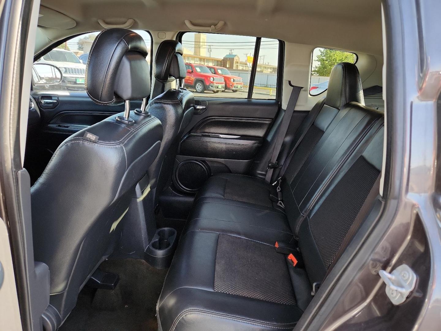 2016 Gray /Dark Slate Gray, vinyl/cloth Jeep Compass Latitude (1C4NJCEBXGD) with an ENGINE: 2.4L I4 DOHC 16V DUAL VVT engine, located at 4711 Ave Q, Lubbock, TX, 79412, (806) 687-2362, 33.551304, -101.855293 - Photo#6