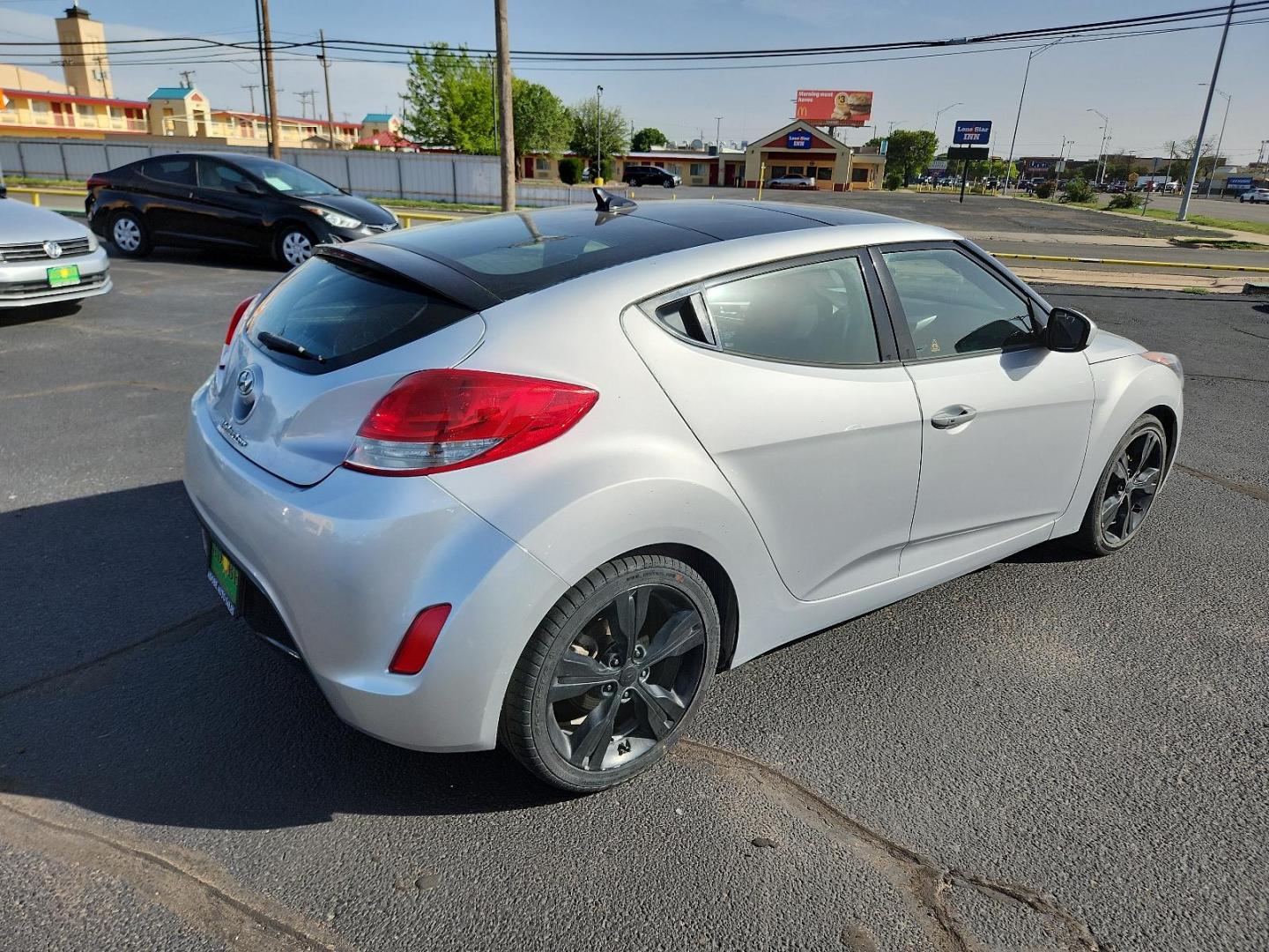 2017 Ironman Silver /Black, premium cloth Hyundai Veloster Value Edition (KMHTC6ADXHU) with an Engine: 1.6L 4-Cylinder GDI DOHC engine, located at 4711 Ave Q, Lubbock, TX, 79412, (806) 687-2362, 33.551304, -101.855293 - Photo#4