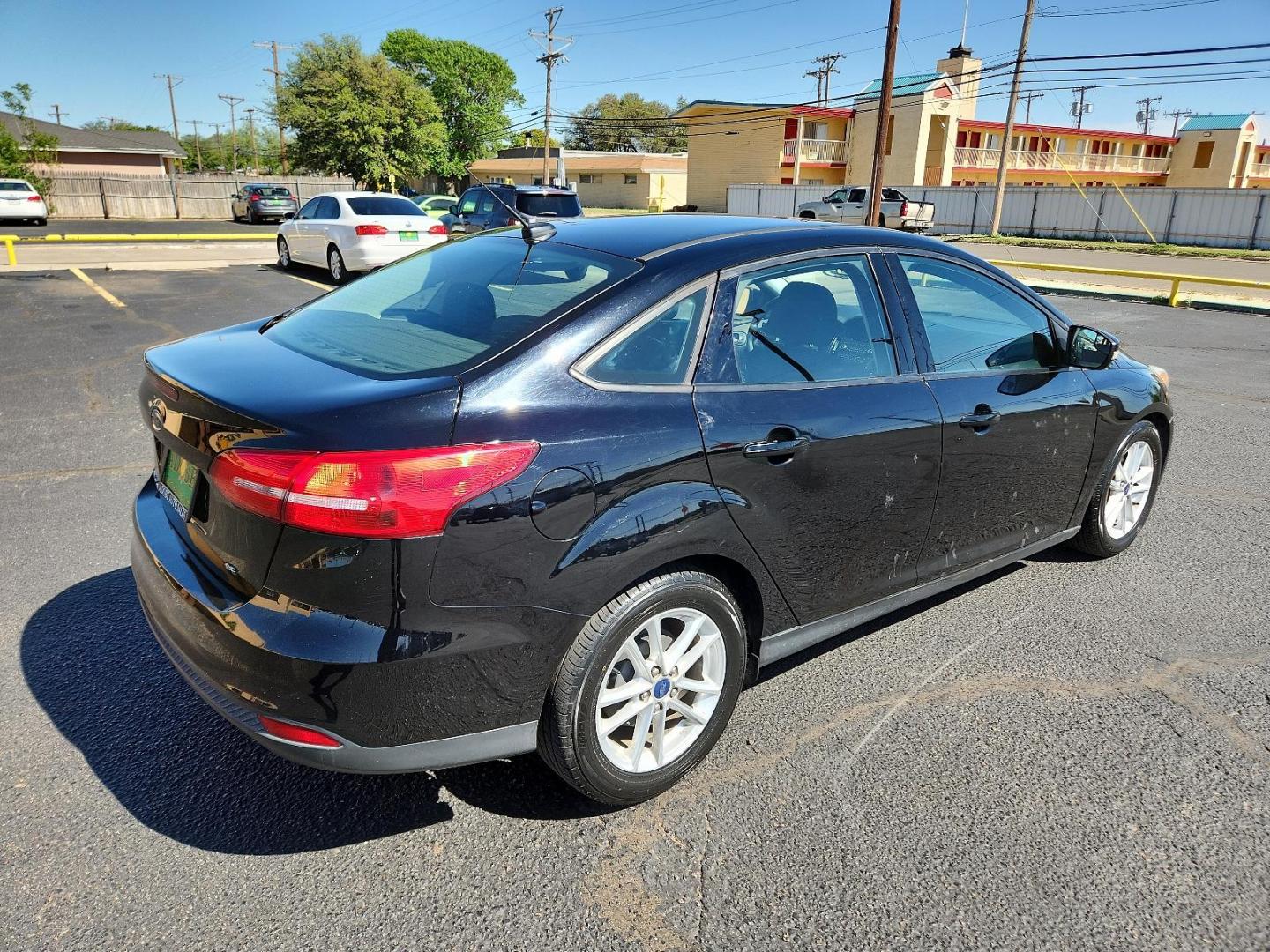 2017 Shadow Black /Charcoal Black Insert w/Warm Steel Surround, cloth Ford Focus SE (1FADP3F25HL) with an ENGINE: 2.0L I-4 GDI TI-VCT FLEX FUEL engine, located at 4711 Ave Q, Lubbock, TX, 79412, (806) 687-2362, 33.551304, -101.855293 - Photo#4