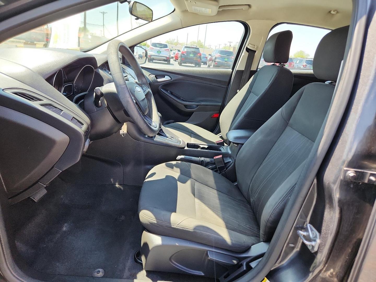 2017 Magnetic Metallic /Charcoal Black Insert w/Warm Steel Surround, cloth Ford Focus SE (1FADP3K29HL) with an ENGINE: 2.0L I-4 GDI TI-VCT FLEX FUEL engine, located at 4711 Ave Q, Lubbock, TX, 79412, (806) 687-2362, 33.551304, -101.855293 - Photo#18