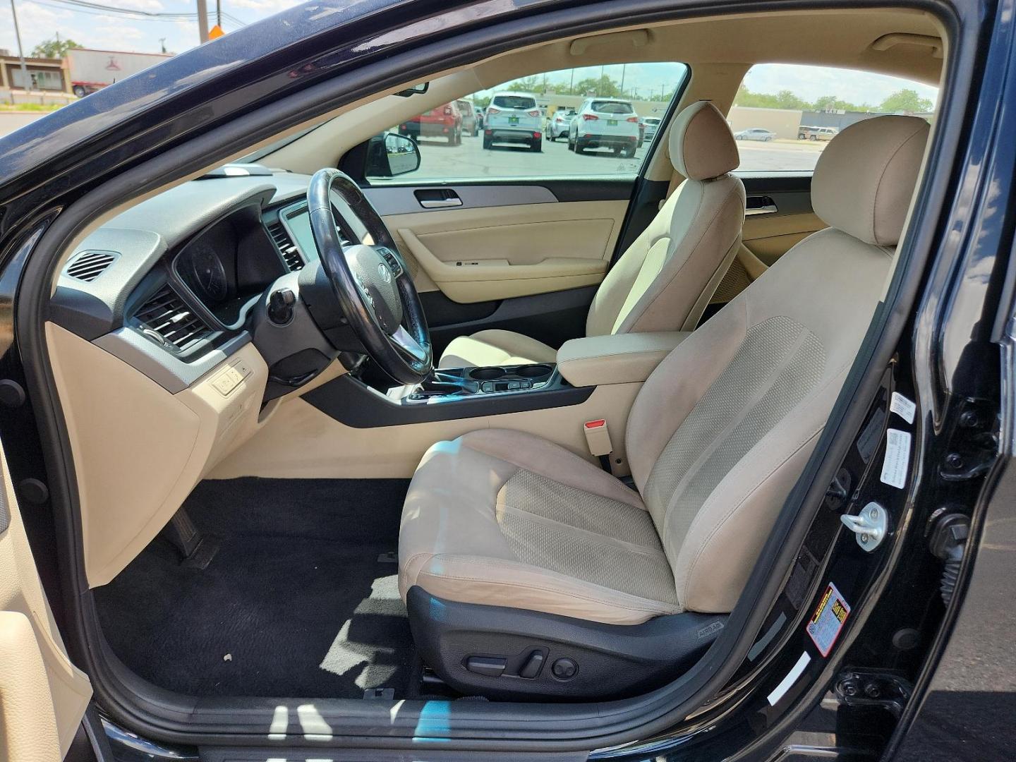 2019 Phantom Black /Black, leather/cloth Hyundai Sonata SEL (5NPE34AF0KH) with an Engine: 2.4L GDI DOHC 16-Valve I4 engine, located at 4711 Ave Q, Lubbock, TX, 79412, (806) 687-2362, 33.551304, -101.855293 - Photo#14