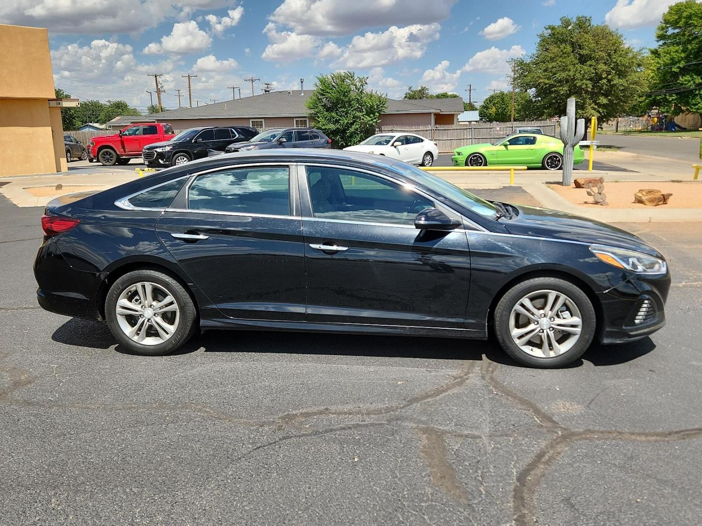 2019 Phantom Black /Black, leather/cloth Hyundai Sonata SEL (5NPE34AF0KH) with an Engine: 2.4L GDI DOHC 16-Valve I4 engine, located at 4711 Ave Q, Lubbock, TX, 79412, (806) 687-2362, 33.551304, -101.855293 - Photo#5