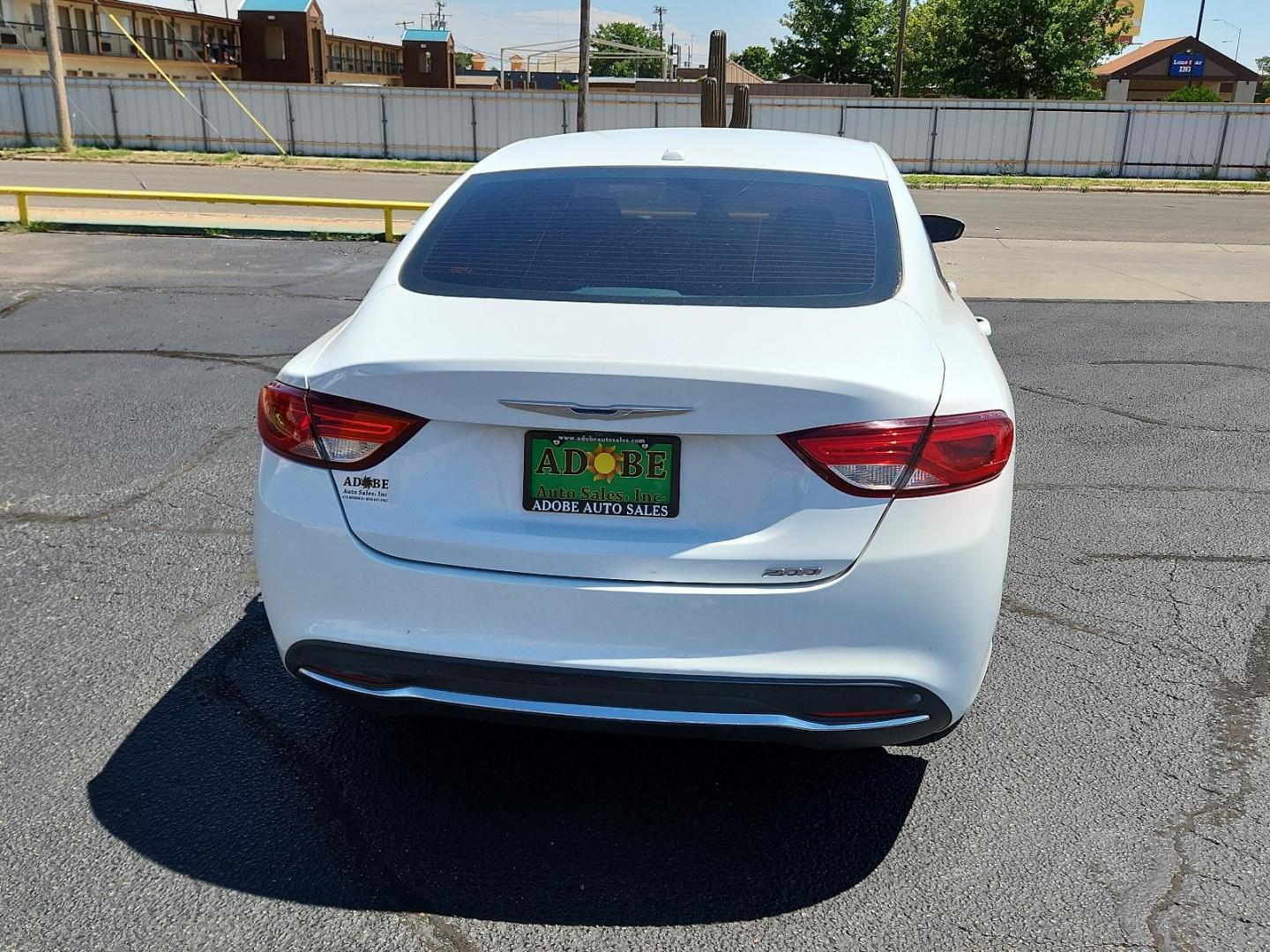 2015 Bright White Clearcoat /Black Chrysler 200 Limited (1C3CCCAB5FN) with an ENGINE: 2.4L I4 PZEV M-AIR engine, located at 4711 Ave Q, Lubbock, TX, 79412, (806) 687-2362, 33.551304, -101.855293 - Photo#3