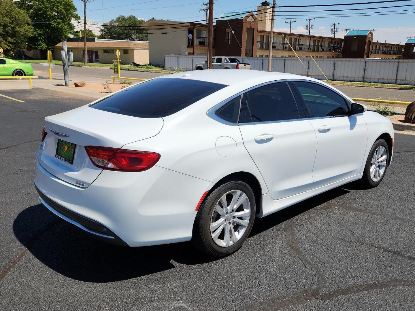 2015 Bright White Clearcoat /Black Chrysler 200 Limited (1C3CCCAB5FN) with an ENGINE: 2.4L I4 PZEV M-AIR engine, located at 4711 Ave Q, Lubbock, TX, 79412, (806) 687-2362, 33.551304, -101.855293 - Photo#4