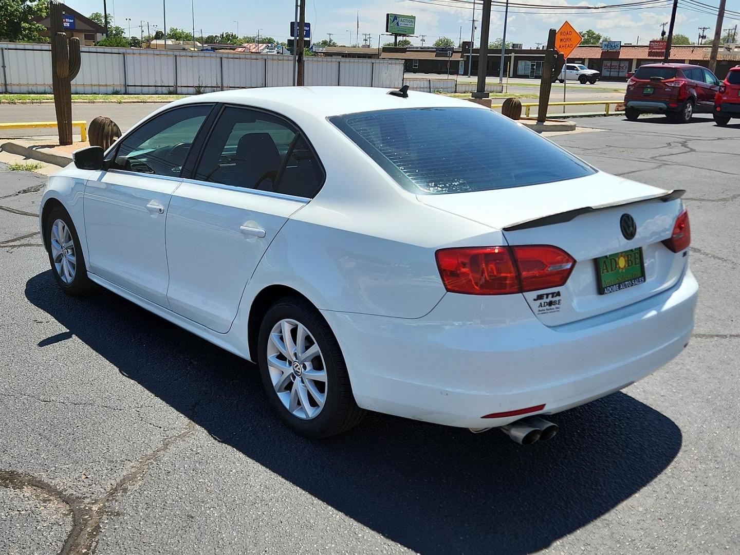 2014 Candy White /Titan Black Volkswagen Jetta Sedan SE w/Connectivity (3VWD17AJ6EM) with an Engine: 1.8L l-4 DOHC engine, located at 4711 Ave Q, Lubbock, TX, 79412, (806) 687-2362, 33.551304, -101.855293 - Photo#2