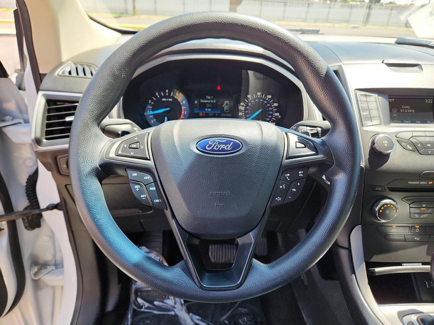 2018 Oxford White /Ebony, cloth Ford Edge SE (2FMPK3G92JB) with an ENGINE: TWIN-SCROLL 2.0L ECOBOOST engine, located at 4711 Ave Q, Lubbock, TX, 79412, (806) 687-2362, 33.551304, -101.855293 - Photo#18