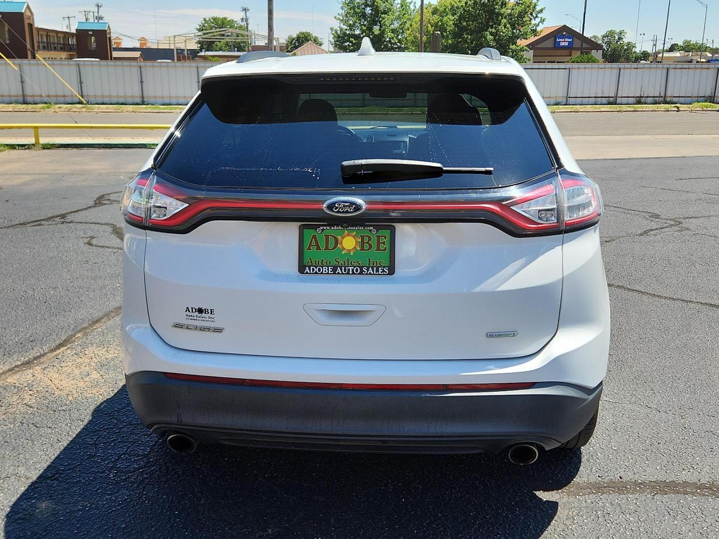 2018 Oxford White /Ebony, cloth Ford Edge SE (2FMPK3G92JB) with an ENGINE: TWIN-SCROLL 2.0L ECOBOOST engine, located at 4711 Ave Q, Lubbock, TX, 79412, (806) 687-2362, 33.551304, -101.855293 - Photo#3