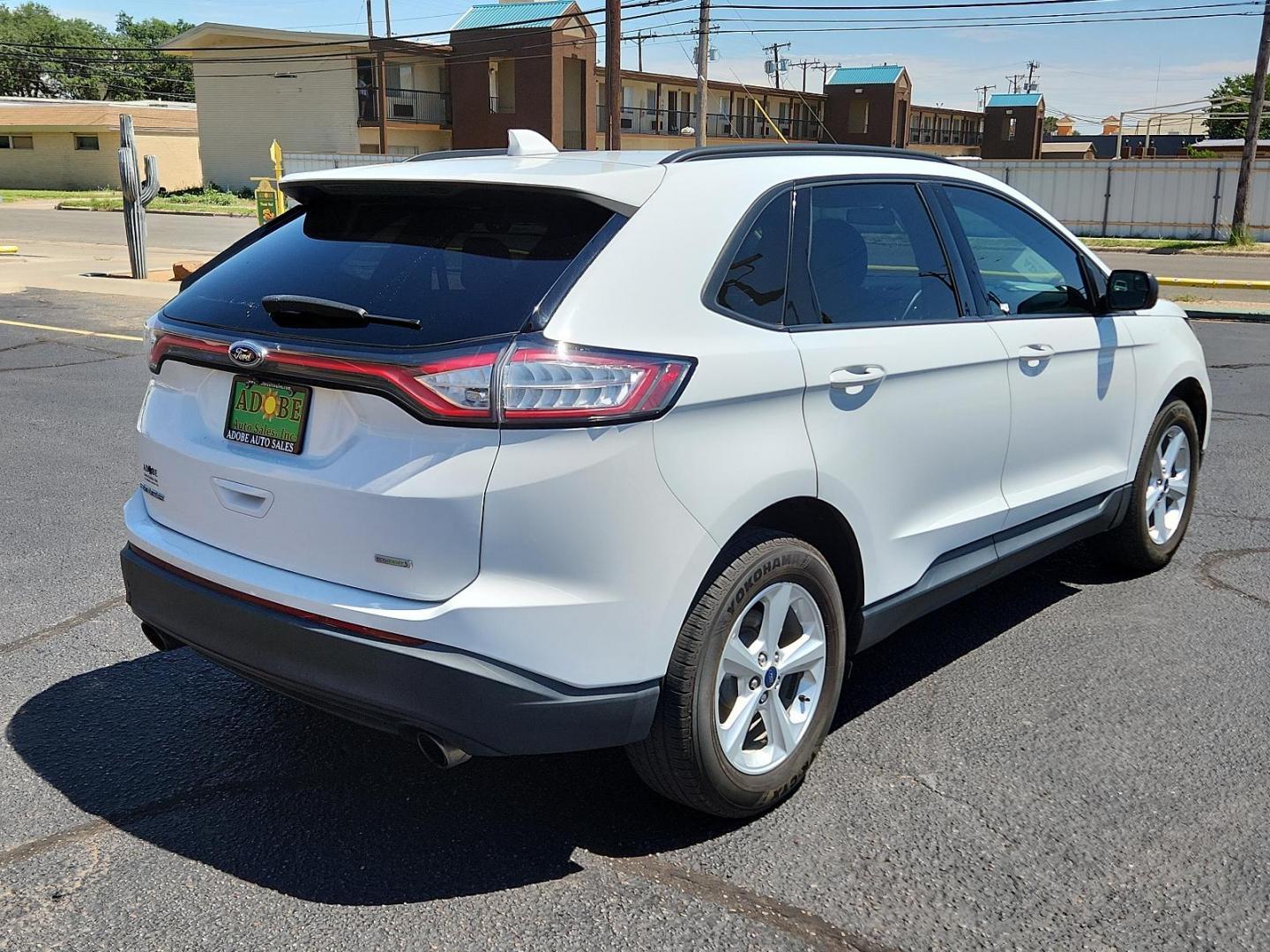 2018 Oxford White /Ebony, cloth Ford Edge SE (2FMPK3G92JB) with an ENGINE: TWIN-SCROLL 2.0L ECOBOOST engine, located at 4711 Ave Q, Lubbock, TX, 79412, (806) 687-2362, 33.551304, -101.855293 - Photo#4