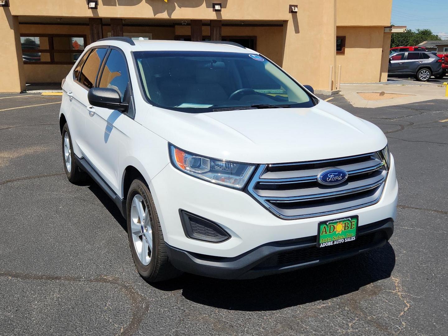 2018 Oxford White /Ebony, cloth Ford Edge SE (2FMPK3G92JB) with an ENGINE: TWIN-SCROLL 2.0L ECOBOOST engine, located at 4711 Ave Q, Lubbock, TX, 79412, (806) 687-2362, 33.551304, -101.855293 - Photo#6