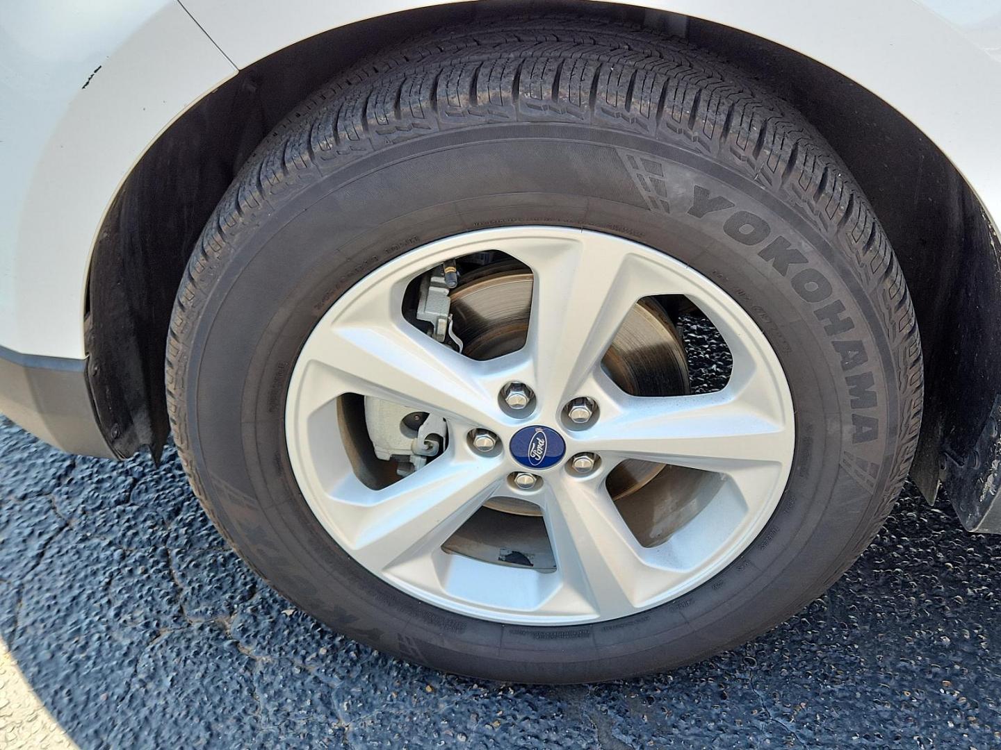 2018 Oxford White /Ebony, cloth Ford Edge SE (2FMPK3G92JB) with an ENGINE: TWIN-SCROLL 2.0L ECOBOOST engine, located at 4711 Ave Q, Lubbock, TX, 79412, (806) 687-2362, 33.551304, -101.855293 - Photo#7