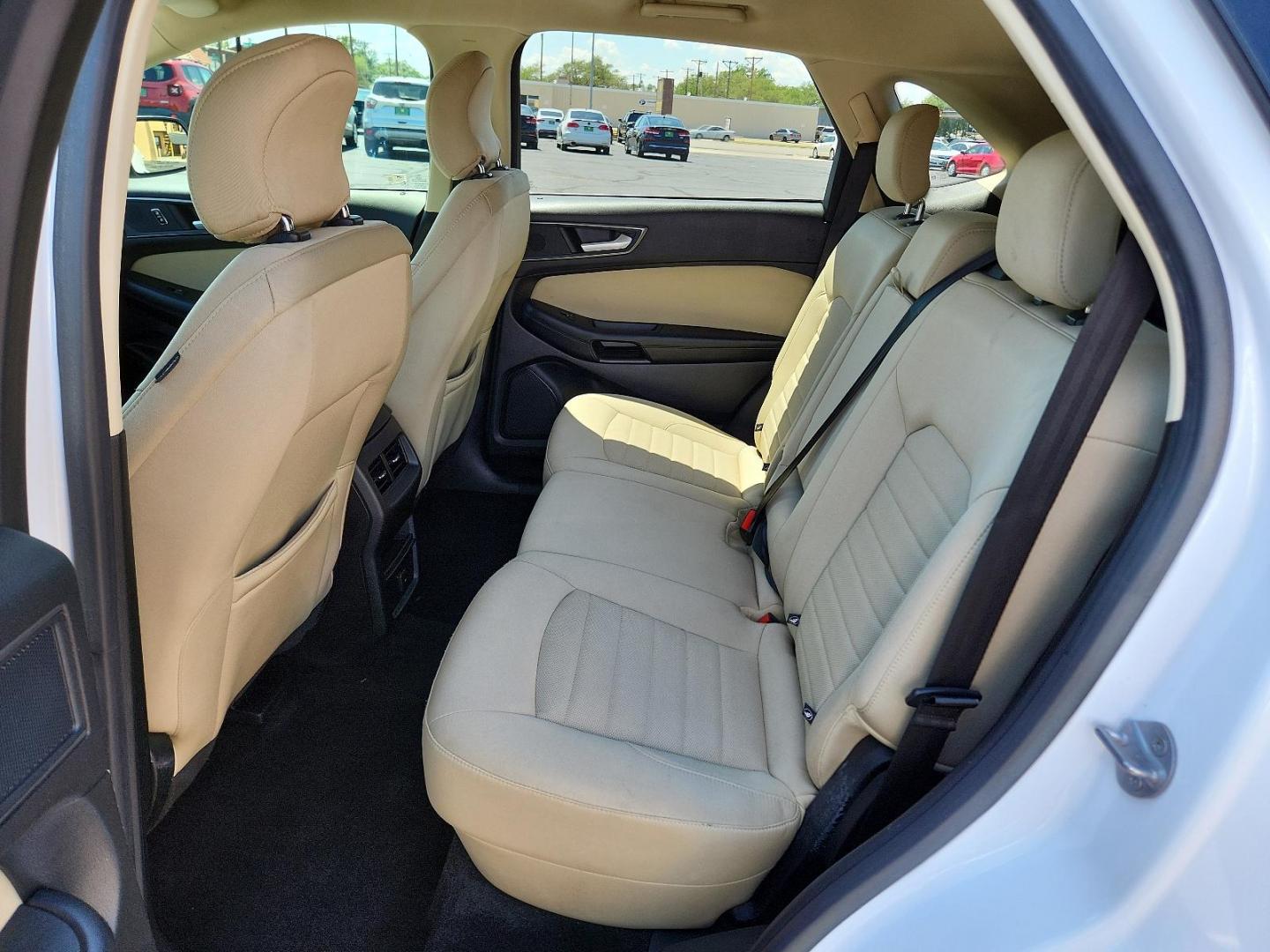 2018 Oxford White /Ebony, cloth Ford Edge SE (2FMPK3G92JB) with an ENGINE: TWIN-SCROLL 2.0L ECOBOOST engine, located at 4711 Ave Q, Lubbock, TX, 79412, (806) 687-2362, 33.551304, -101.855293 - Photo#8