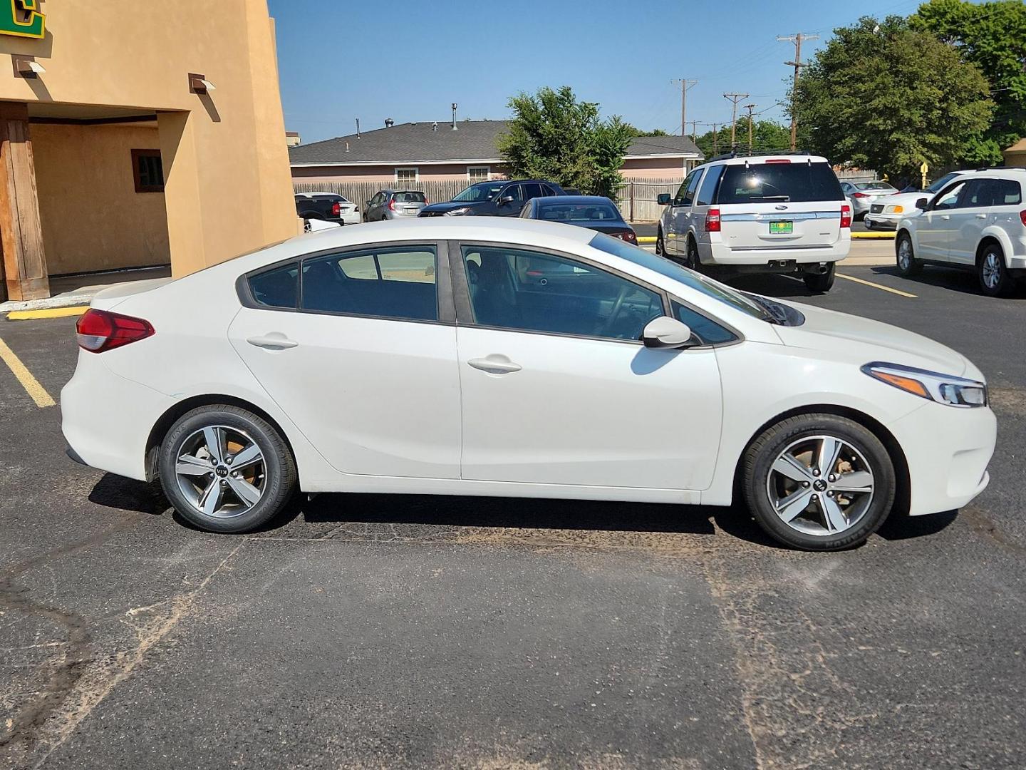 2018 Snow White Pearl /Black, cloth Kia Forte LX (3KPFL4A72JE) with an Engine: 2.0L I4 DOHC D-CVVT MPI engine, located at 4711 Ave Q, Lubbock, TX, 79412, (806) 687-2362, 33.551304, -101.855293 - Photo#4