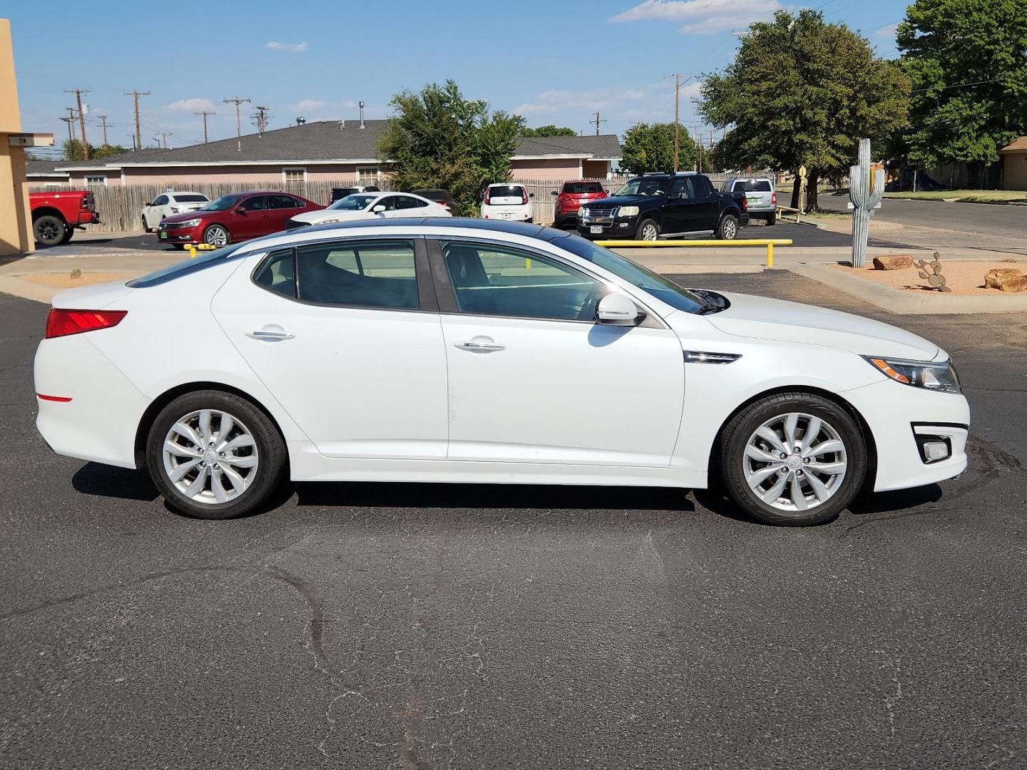 2015 Snow White Pearl /Gray Kia Optima EX (5XXGN4A79FG) with an Engine: 2.4L DOHC I4 GDI engine, located at 4711 Ave Q, Lubbock, TX, 79412, (806) 687-2362, 33.551304, -101.855293 - Photo#5