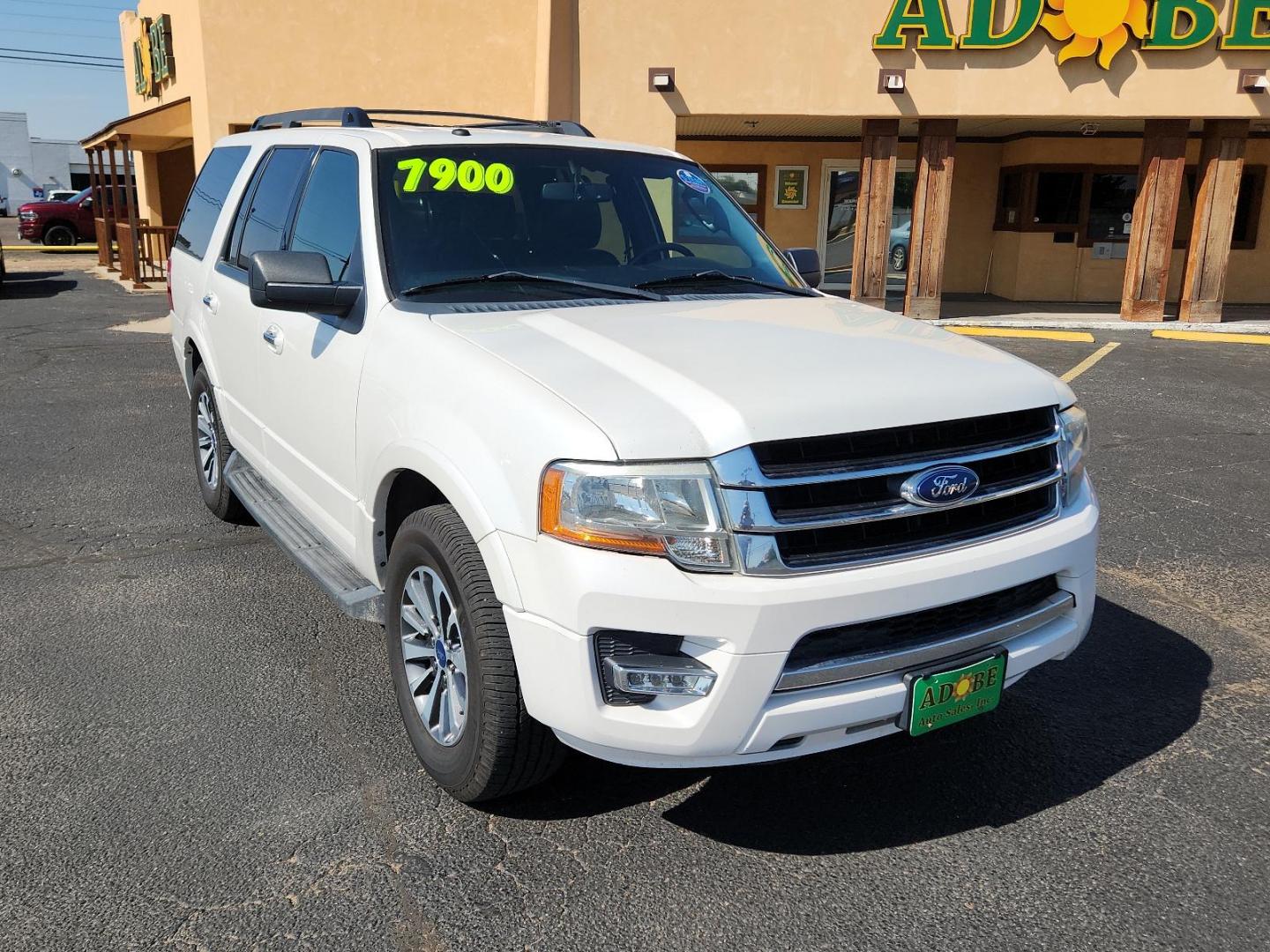 2017 Oxford White /Dune, cloth Ford Expedition XLT (1FMJU1HT6HE) with an ENGINE: 3.5L ECOBOOST V6 engine, located at 4711 Ave Q, Lubbock, TX, 79412, (806) 687-2362, 33.551304, -101.855293 - Photo#5