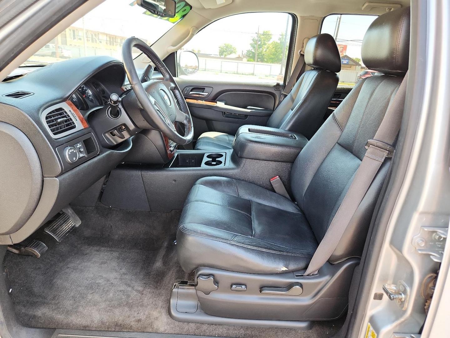 2013 Silver Ice Metallic /Ebony Leather Interior Chevrolet Tahoe LT (1GNSCBE05DR) with an ENGINE, VORTEC 5.3L V8 SFI FLEXFUEL engine, located at 4711 Ave Q, Lubbock, TX, 79412, (806) 687-2362, 33.551304, -101.855293 - Photo#13