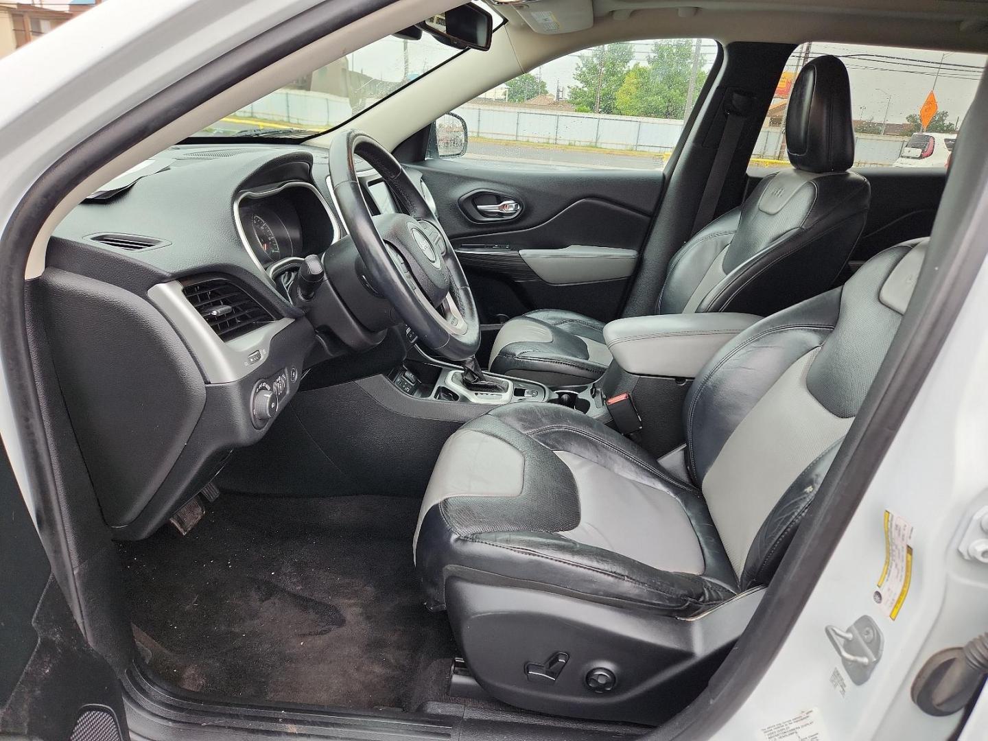 2014 Bright White Clearcoat /Black Jeep Cherokee Limited (1C4PJLDS6EW) with an ENGINE: 3.2L V6 24V VVT engine, located at 4711 Ave Q, Lubbock, TX, 79412, (806) 687-2362, 33.551304, -101.855293 - Photo#11