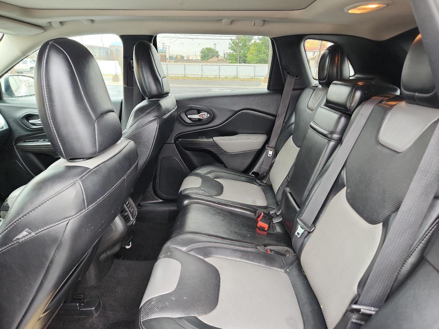 2014 Bright White Clearcoat /Black Jeep Cherokee Limited (1C4PJLDS6EW) with an ENGINE: 3.2L V6 24V VVT engine, located at 4711 Ave Q, Lubbock, TX, 79412, (806) 687-2362, 33.551304, -101.855293 - Photo#8