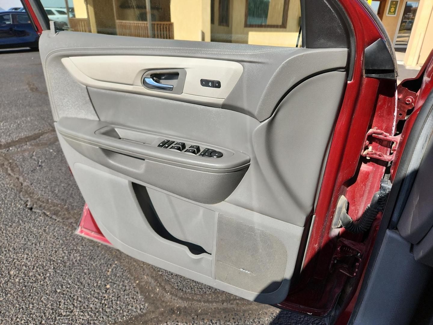 2016 Red /Gray Chevrolet Traverse LT (1GNKRHKD3GJ) with an ENGINE, 3.6L SIDI V6 engine, located at 4711 Ave Q, Lubbock, TX, 79412, (806) 687-2362, 33.551304, -101.855293 - Photo#11