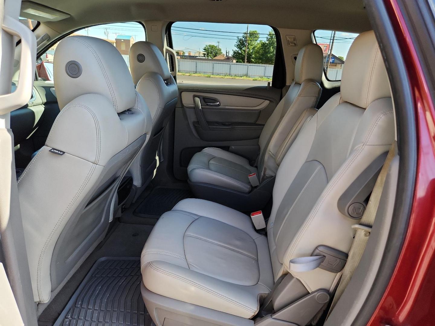 2016 Red /Gray Chevrolet Traverse LT (1GNKRHKD3GJ) with an ENGINE, 3.6L SIDI V6 engine, located at 4711 Ave Q, Lubbock, TX, 79412, (806) 687-2362, 33.551304, -101.855293 - Photo#7