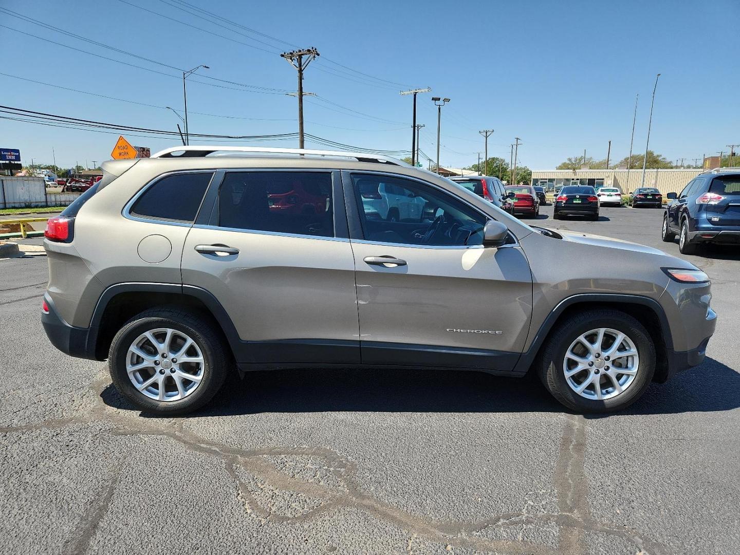 2016 Light Brownstone Pearl Coat /Black, premium cloth Jeep Cherokee Latitude (1C4PJLCS7GW) with an ENGINE: 3.2L V6 24V VVT W/ESS engine, located at 4711 Ave Q, Lubbock, TX, 79412, (806) 687-2362, 33.551304, -101.855293 - Photo#4