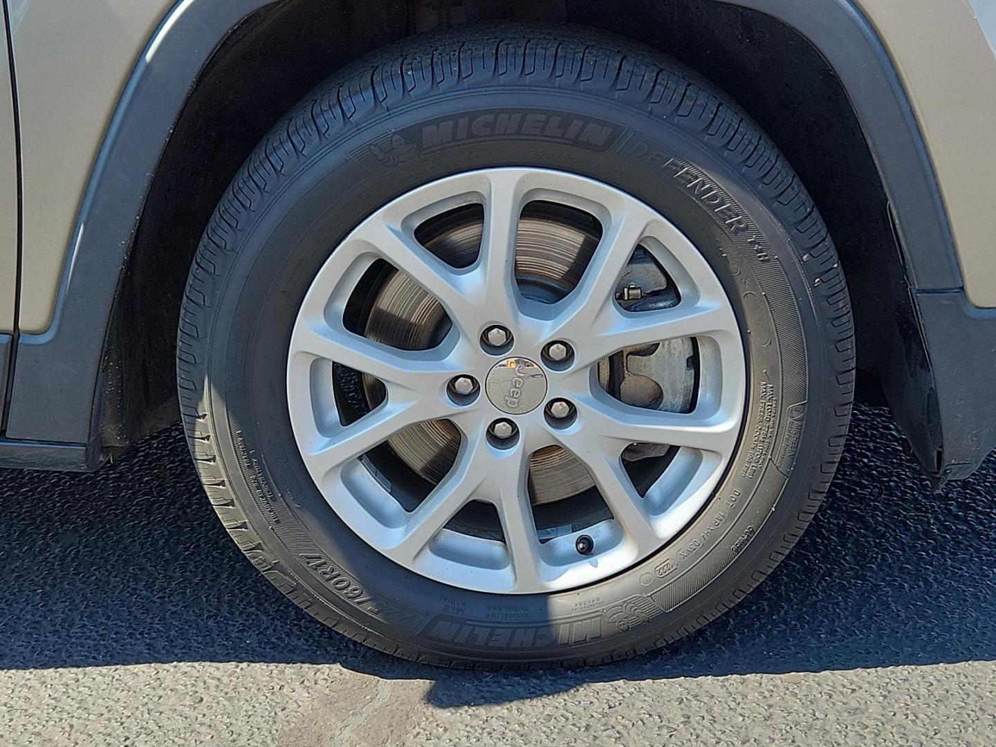 2016 Light Brownstone Pearl Coat /Black, premium cloth Jeep Cherokee Latitude (1C4PJLCS7GW) with an ENGINE: 3.2L V6 24V VVT W/ESS engine, located at 4711 Ave Q, Lubbock, TX, 79412, (806) 687-2362, 33.551304, -101.855293 - Photo#6