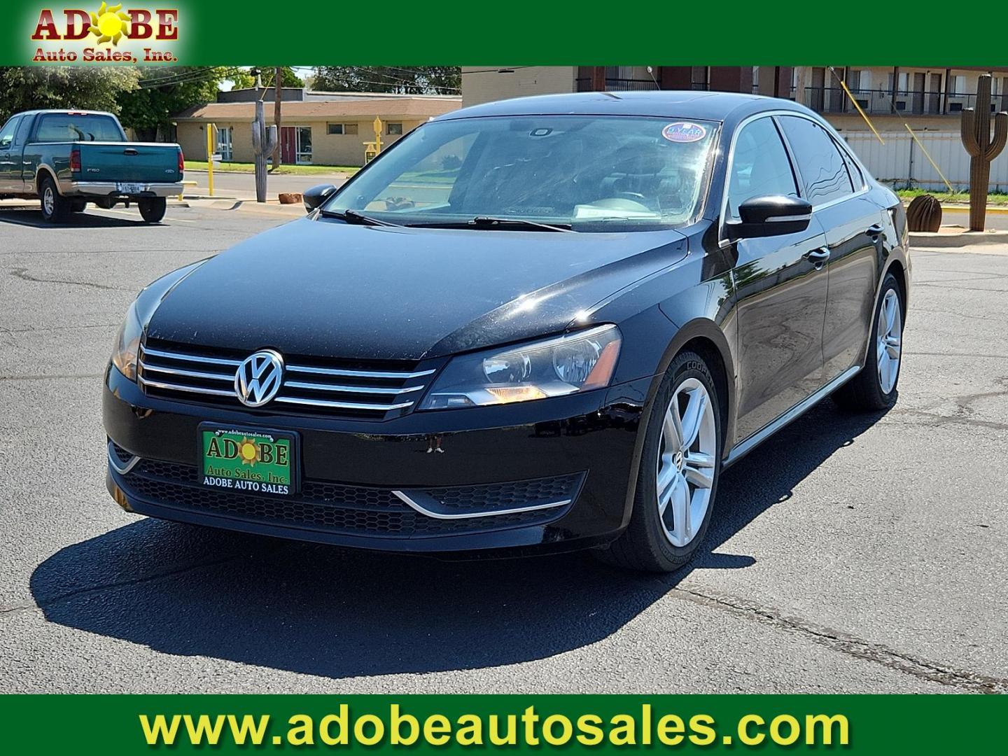 2014 Platinum Gray Metallic /Titan Black Volkswagen Passat SE w/Sunroof (1VWBT7A35EC) with an Engine: 1.8L 4-Cylinder DOHC engine, located at 4711 Ave Q, Lubbock, TX, 79412, (806) 687-2362, 33.551304, -101.855293 - Photo#0