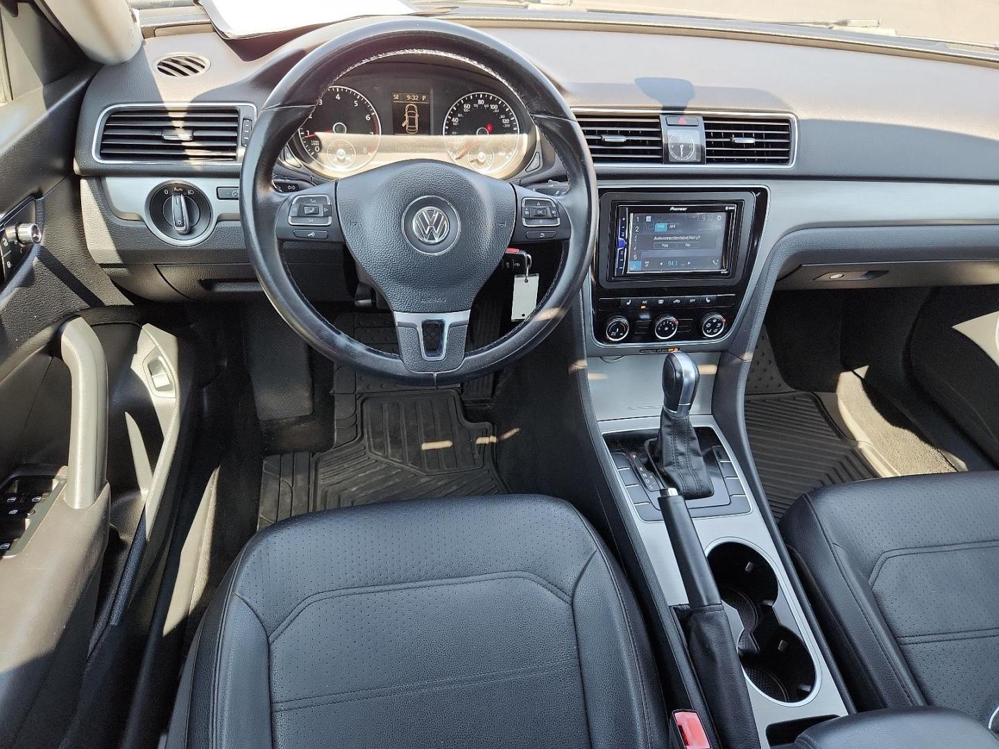 2014 Platinum Gray Metallic /Titan Black Volkswagen Passat SE w/Sunroof (1VWBT7A35EC) with an Engine: 1.8L 4-Cylinder DOHC engine, located at 4711 Ave Q, Lubbock, TX, 79412, (806) 687-2362, 33.551304, -101.855293 - Photo#11