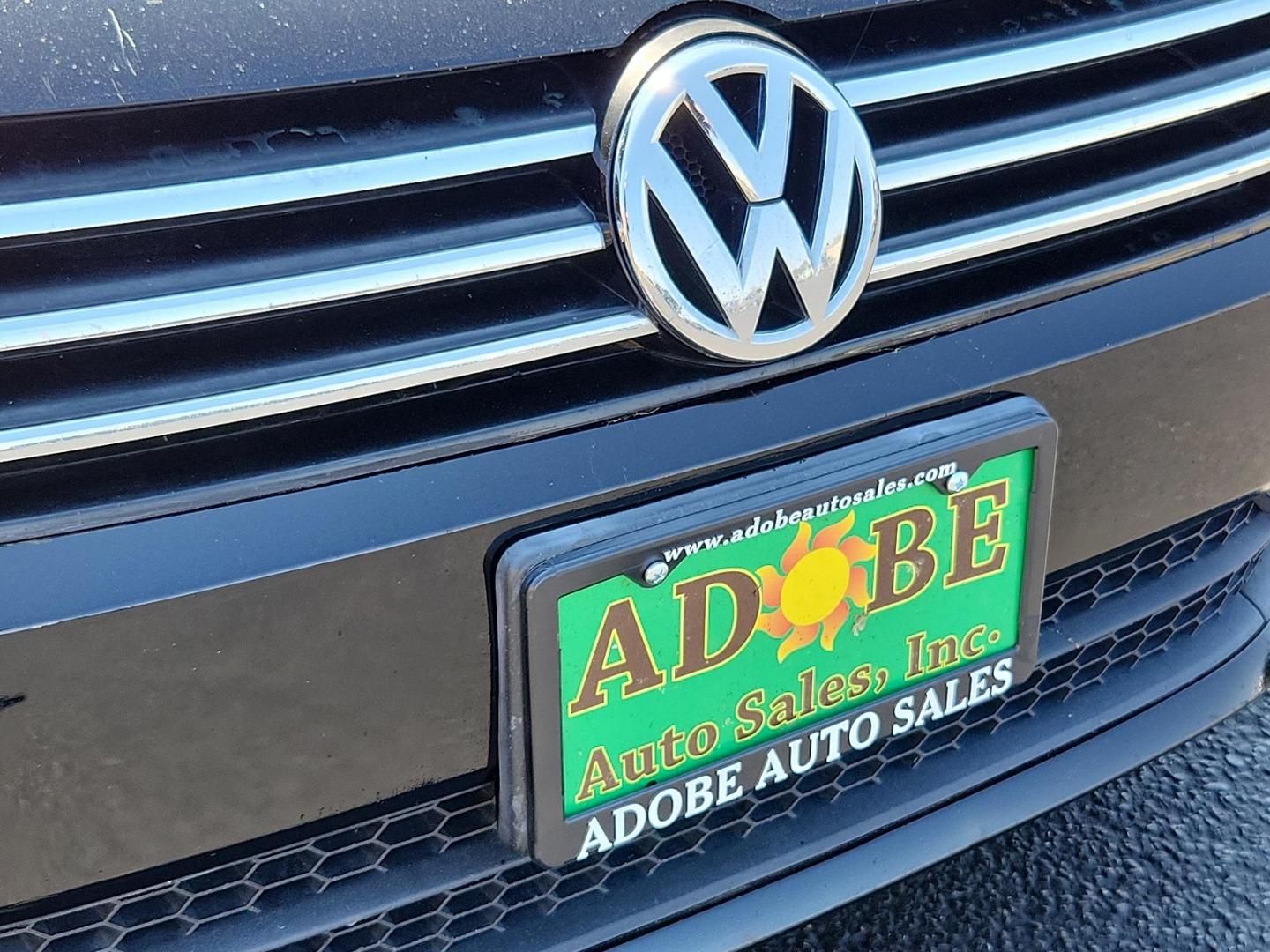 2014 Platinum Gray Metallic /Titan Black Volkswagen Passat SE w/Sunroof (1VWBT7A35EC) with an Engine: 1.8L 4-Cylinder DOHC engine, located at 4711 Ave Q, Lubbock, TX, 79412, (806) 687-2362, 33.551304, -101.855293 - Photo#6