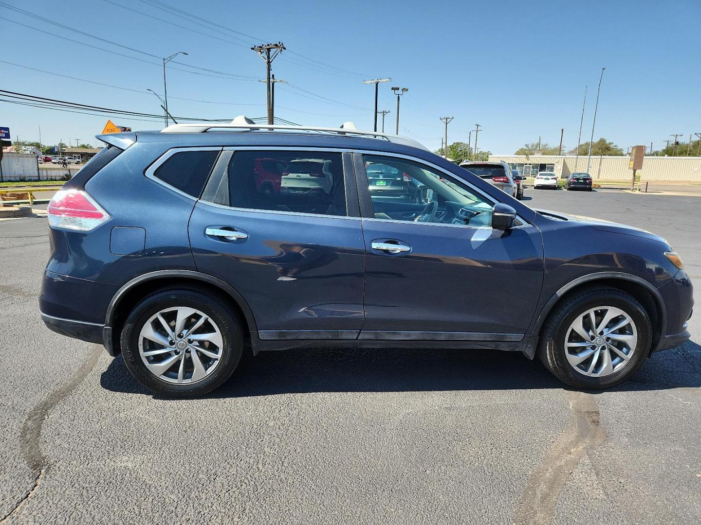 2015 Arctic Blue Metallic /Almond, leather Nissan Rogue SL (5N1AT2MT7FC) with an Engine: 2.5L DOHC 16-Valve I4 -inc: ECO mode engine, located at 4711 Ave Q, Lubbock, TX, 79412, (806) 687-2362, 33.551304, -101.855293 - Photo#4